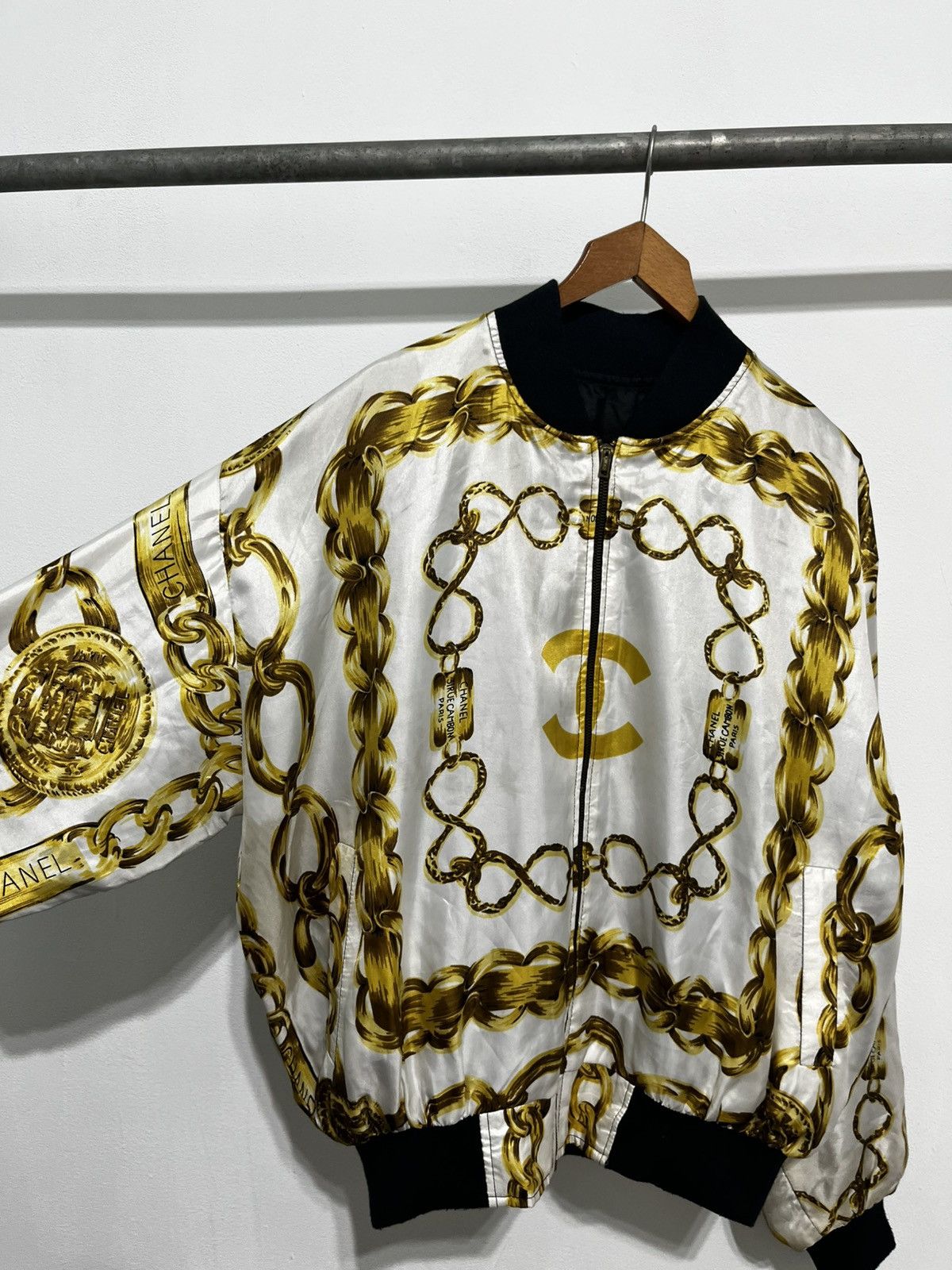 Chanel 1980s Bootleg Chanel Silk Gold Chain Print Bomber Jacket Size US M / EU 48-50 / 2 - 3 Thumbnail