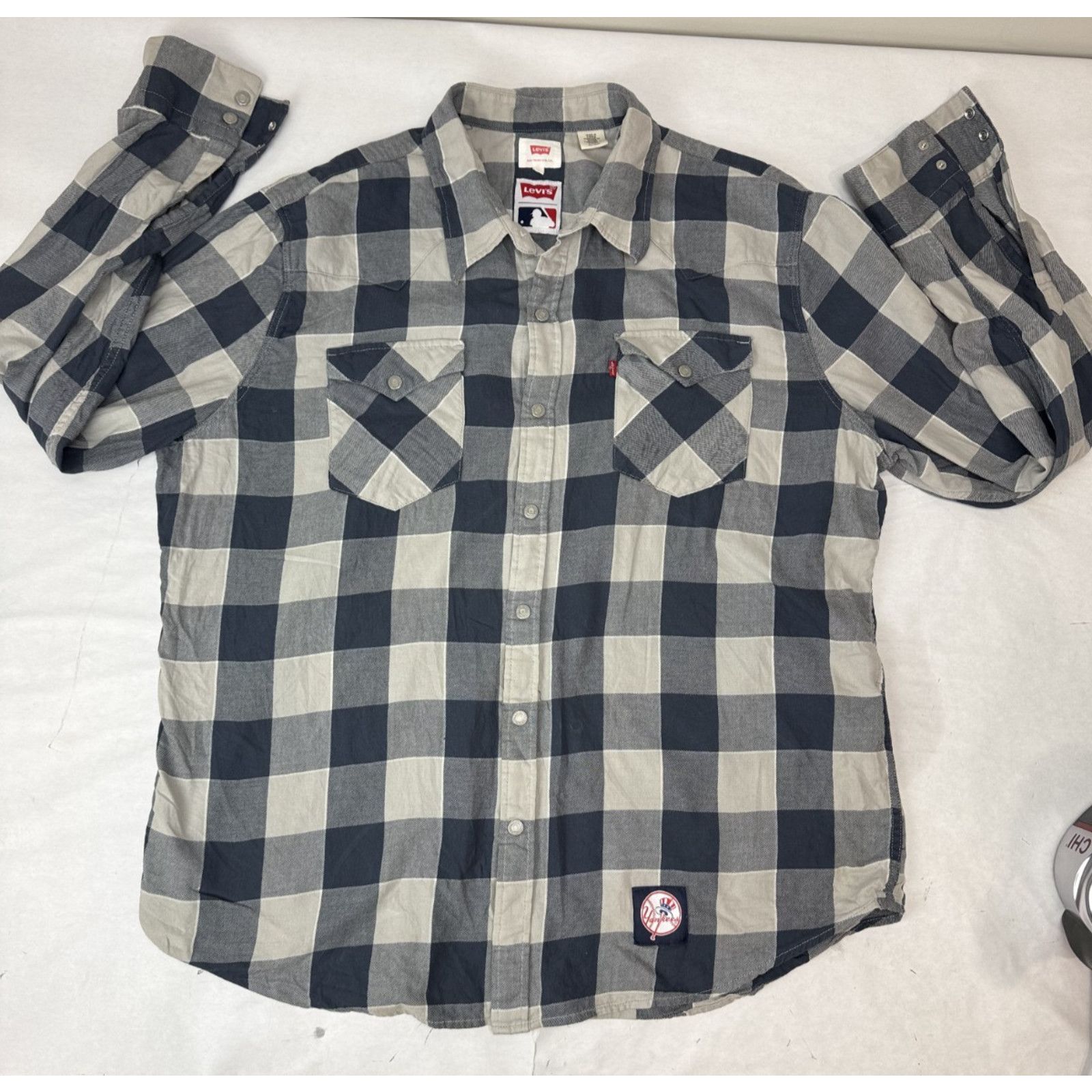 Levi's Levi's New York Yankees Plaid Snap Up Shirt Men XL Size US XL / EU 56 / 4 - 1 Thumbnail