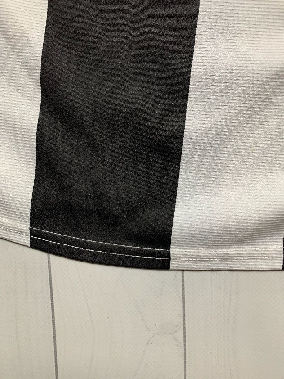 Nike × Vintage Vintage Nike Juventus soccer jersey size L logo Size US L / EU 52-54 / 3 - 12 Thumbnail