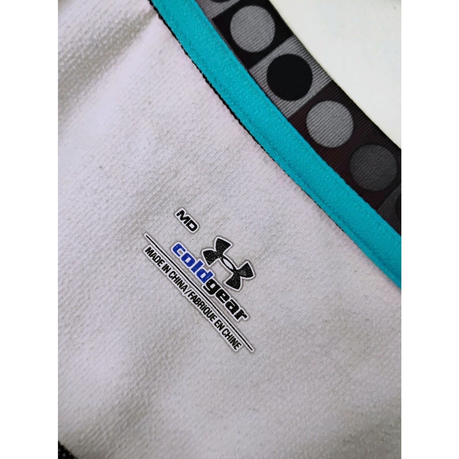 Under Armour Under Armour Cold Gear Shirt Long Sleeve Womens Medium Abstract Thumb Holes Size M / US 6-8 / IT 42-44 - 7 Thumbnail