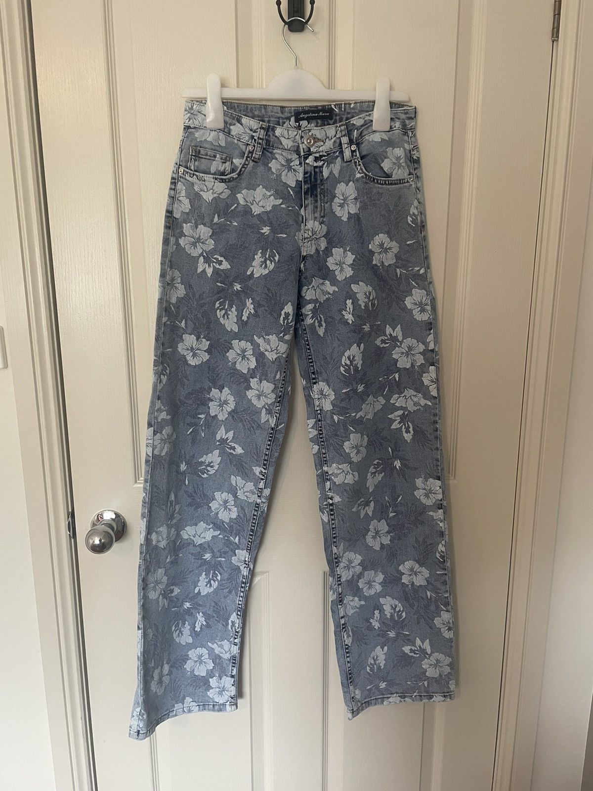 Other Blue and white floral print jeans Size 28" / US 6 / IT 42 - 1 Thumbnail