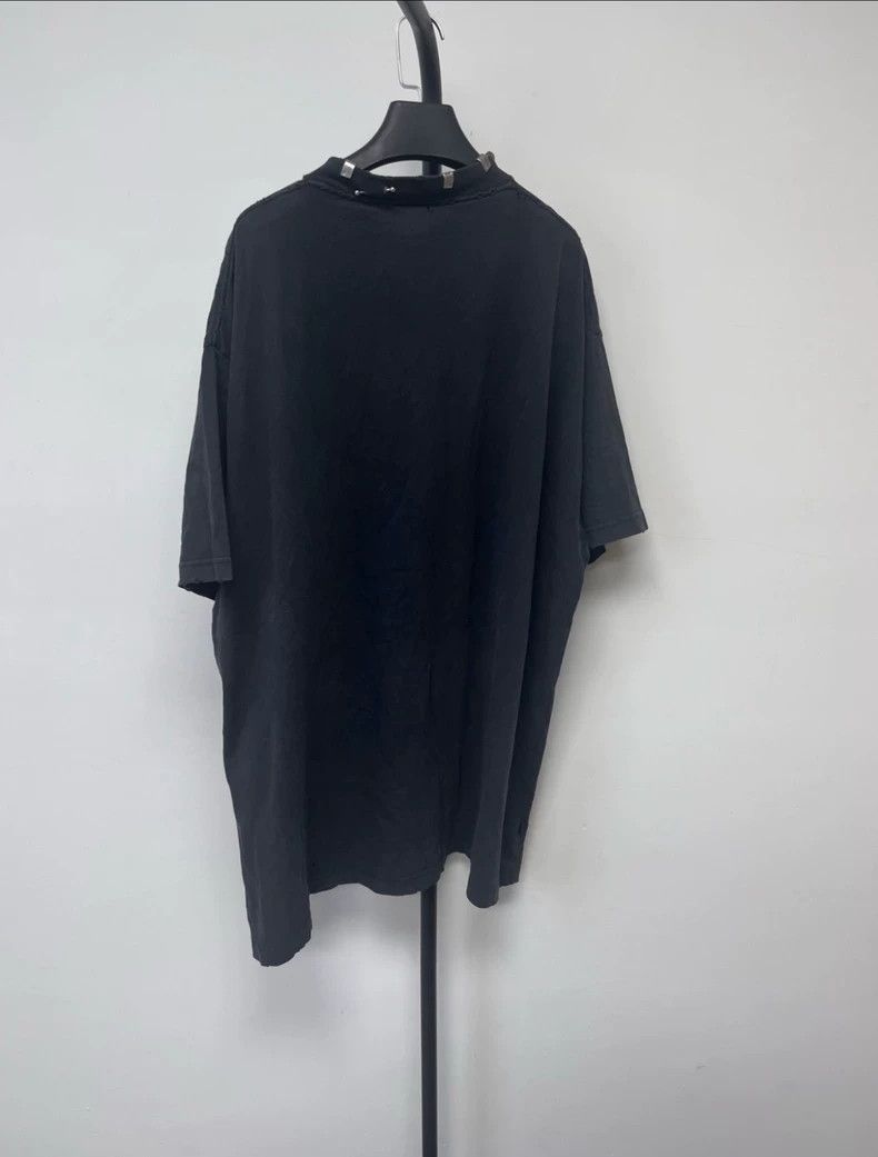 Balenciaga Balenciaga Rivet perforated old short-sleeved T-shirt Size US XL / EU 56 / 4 - 2 Thumbnail