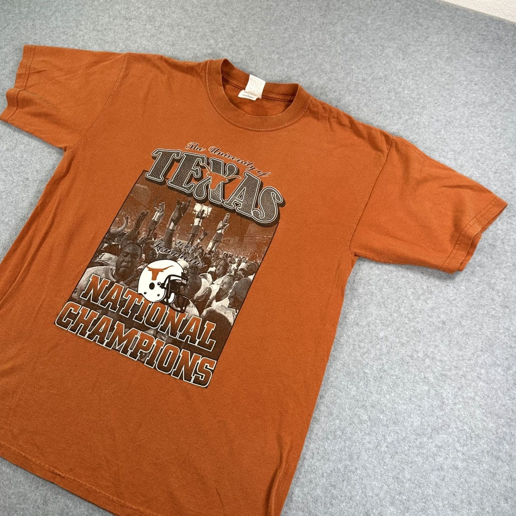 Gildan VINTAGE University of Texas Longhorns 2005 National Champions T-Shirt Burnt Orange L Mens Gildan 100% Cotton Shirt Size US L / EU 52-54 / 3 - 2 Thumbnail