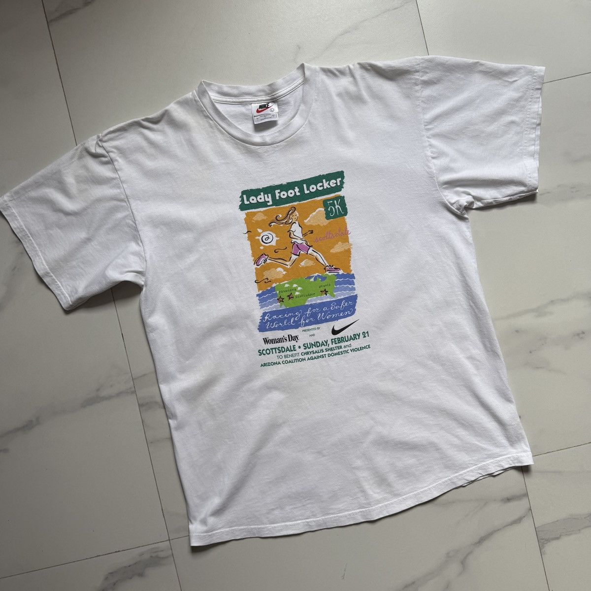 Nike Vintage Nike Women’s Day Lady Foot Locker T-Shirt Size US L / EU 52-54 / 3 - 4 Thumbnail