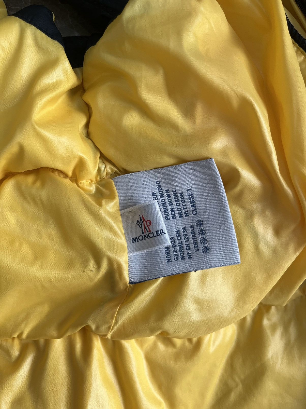 Moncler 👾Moncler Black&Yellow puffer vest Original ✅ Size US L / EU 52-54 / 3 - 19 Thumbnail