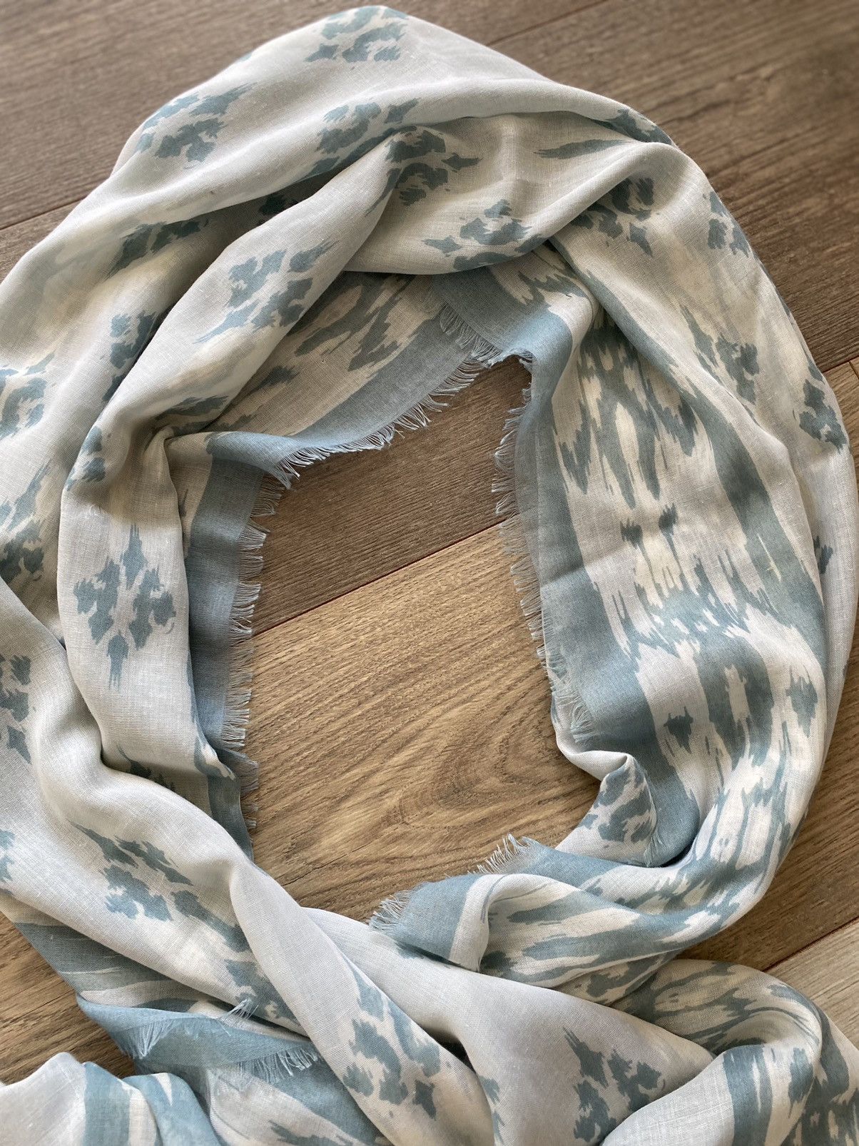 H&M H&M VERSATILE PRINTED SCARF WITH FRAYED ENDS Size ONE SIZE - 6 Thumbnail