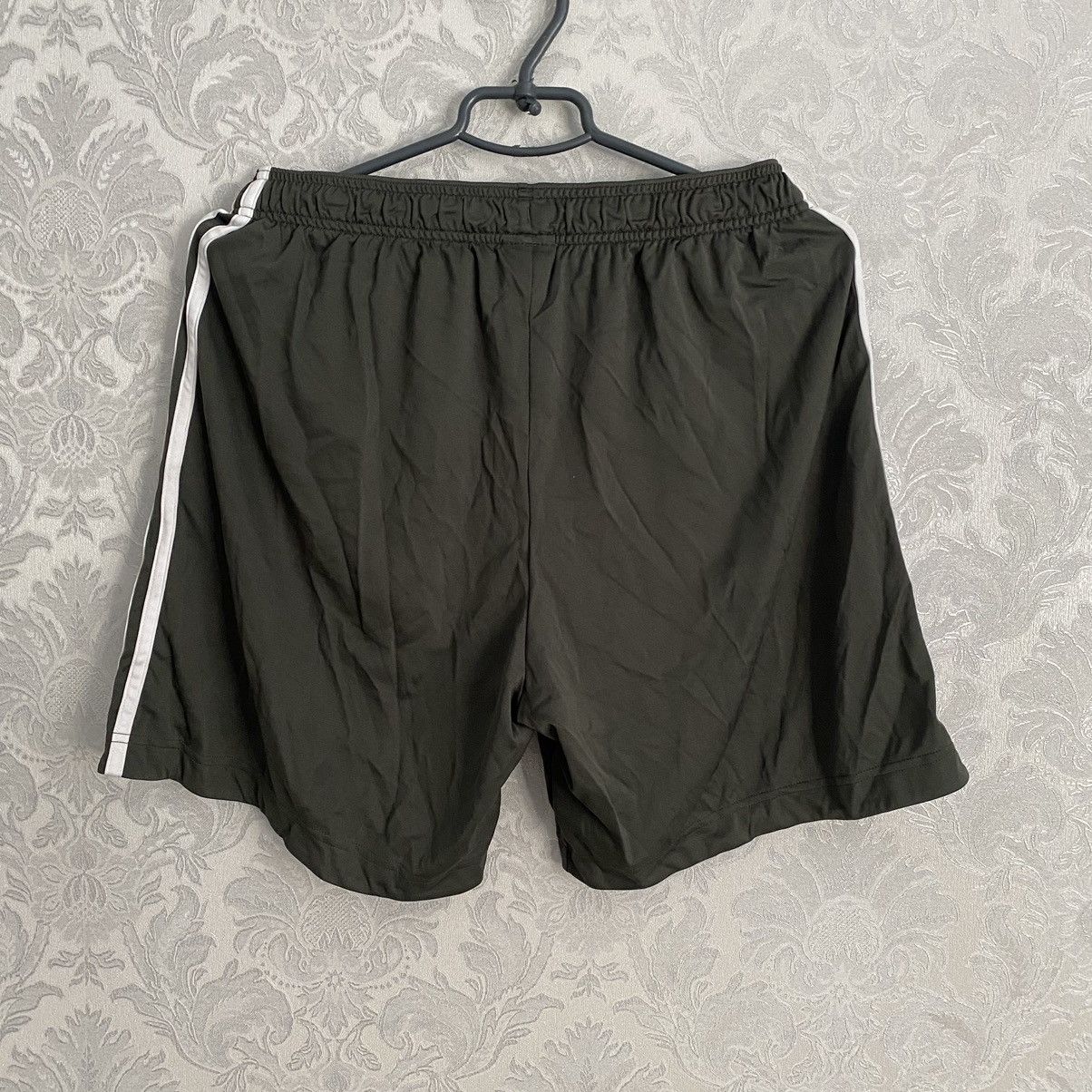 Vintage Adidas Manchester United 20/21 Shorts Away Size US 34 / EU 50 - 6 Thumbnail