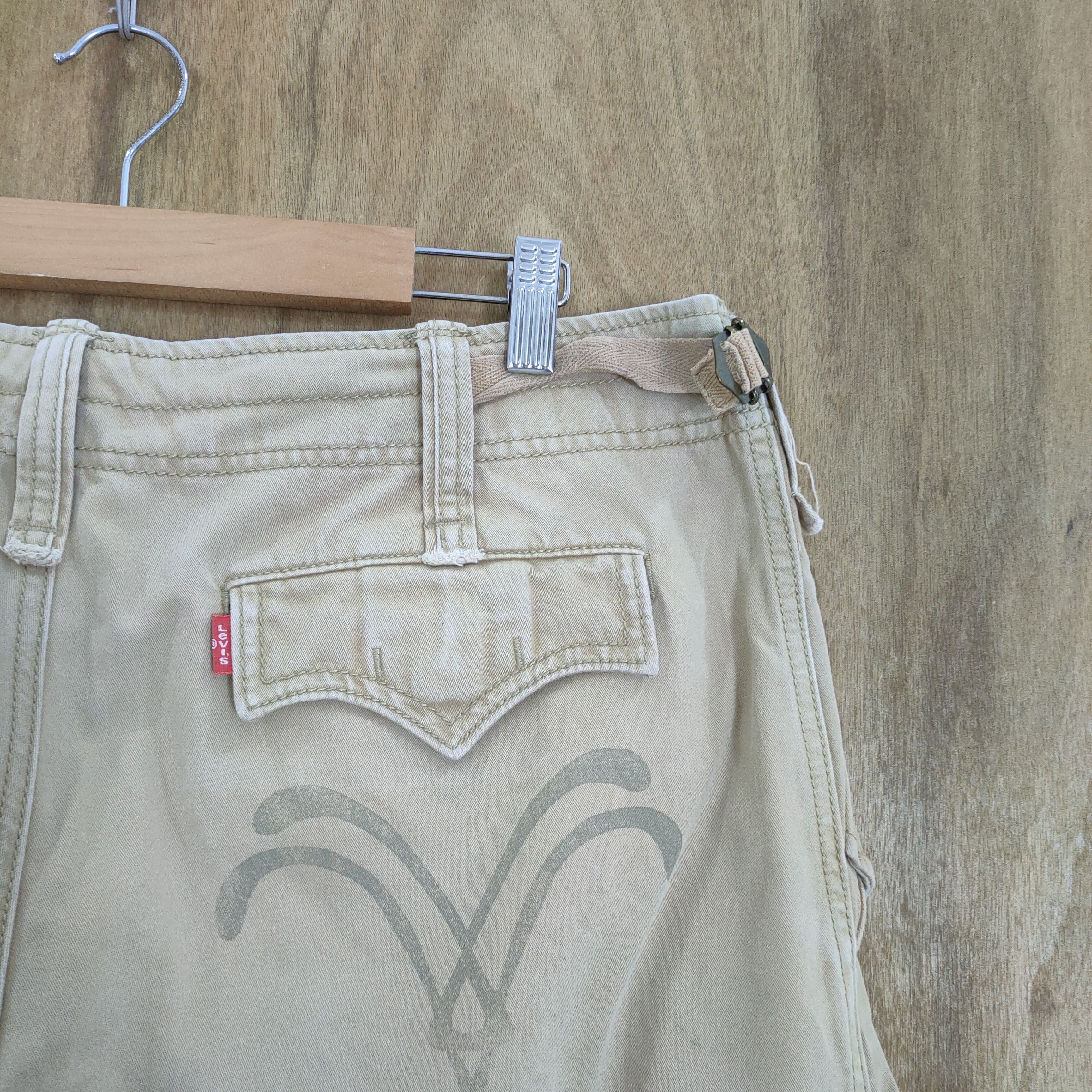 Levi's Vintage Clothing VINTAGE LEVI'S BAGGY CARGO PANTS Size US 35 - 7 Thumbnail