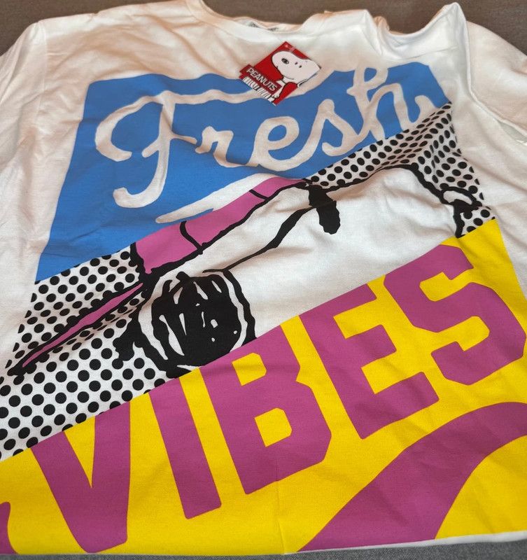 Peanuts Peanuts Snoopy Graphic T Retro 90's Vibes White Sz L NWT Size US L / EU 52-54 / 3 - 1 Thumbnail