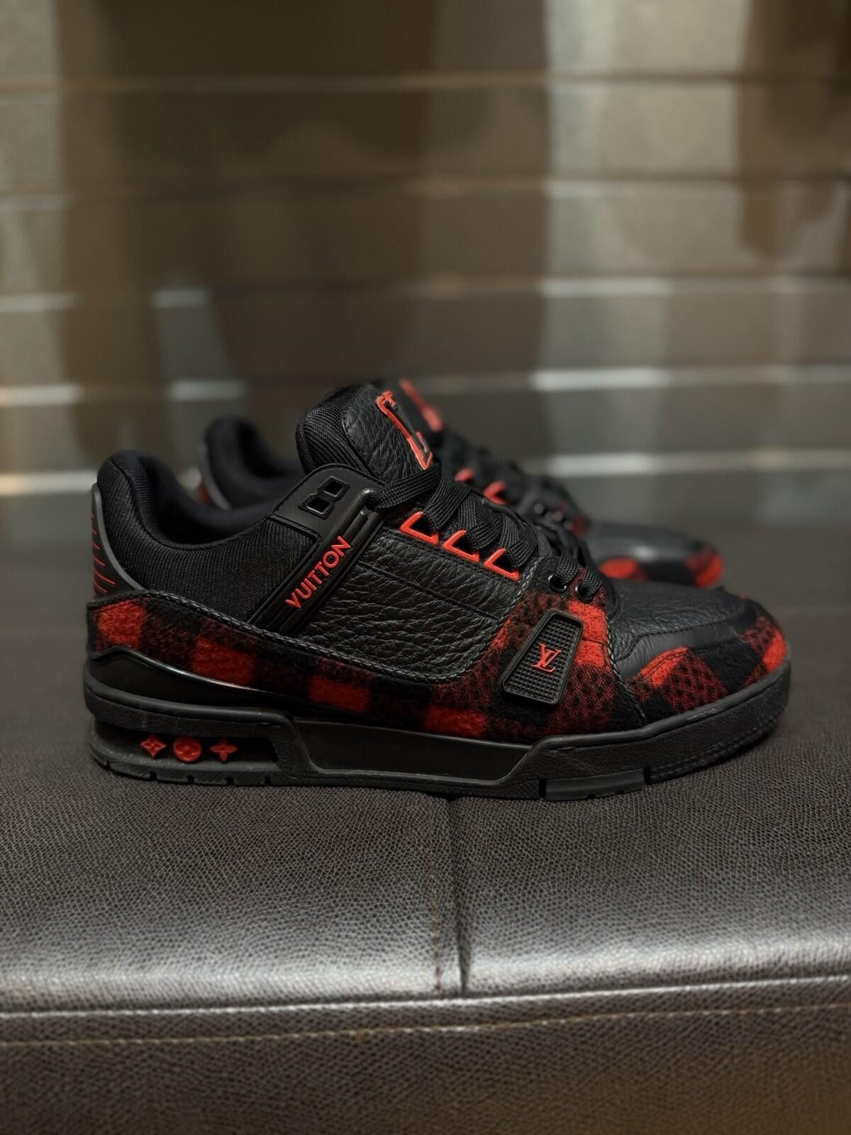 Louis Vuitton Louis Vuitton Trainer Black Red Monogram 8LV/9US $1200 Size US 9 / EU 42 - 1 Thumbnail