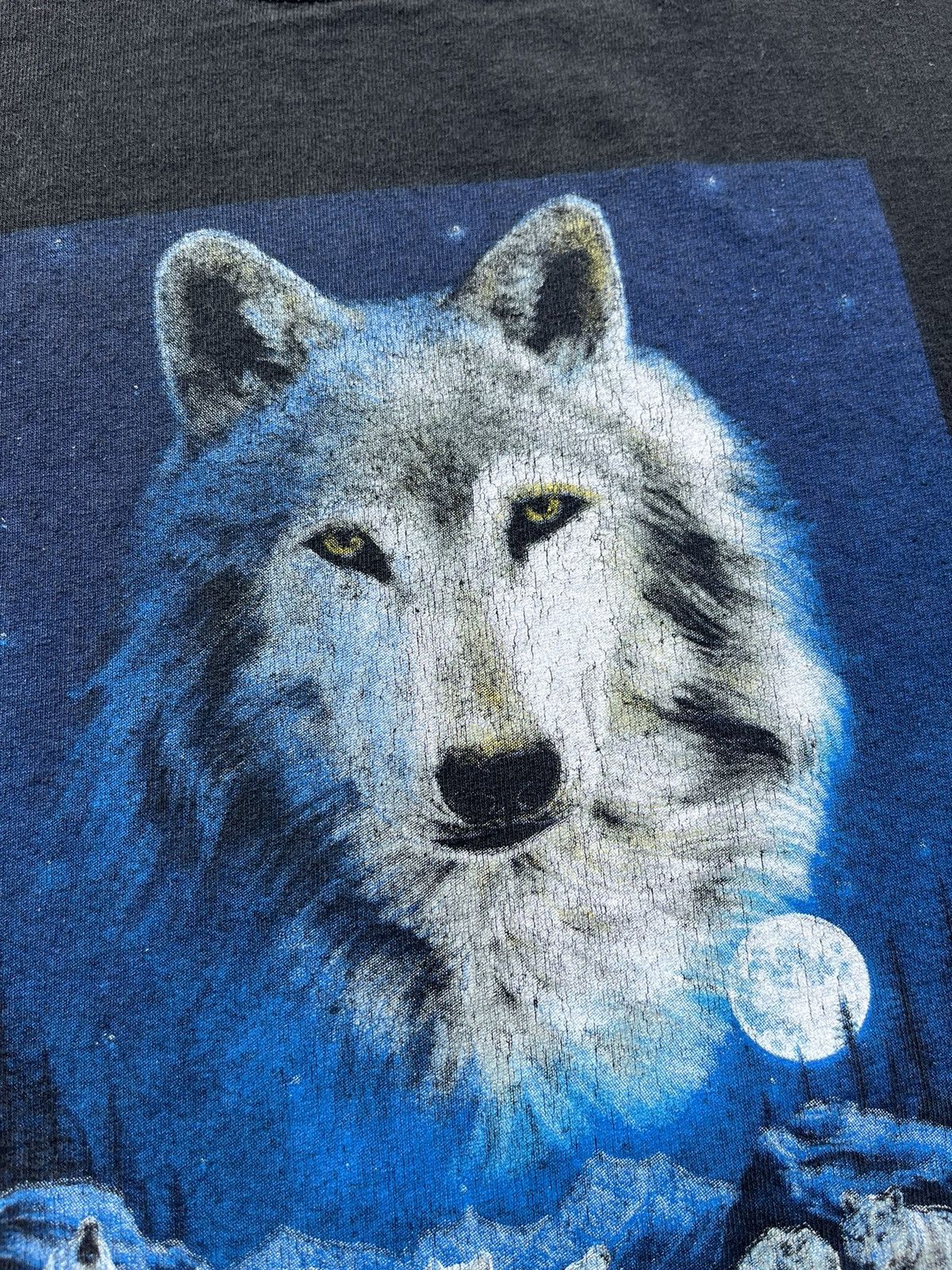 Vintage VINTAGE Y2K ANIMALS “NIGHT of the WOLVES” FADED T-SHIRT Size US XL / EU 56 / 4 - 8 Thumbnail