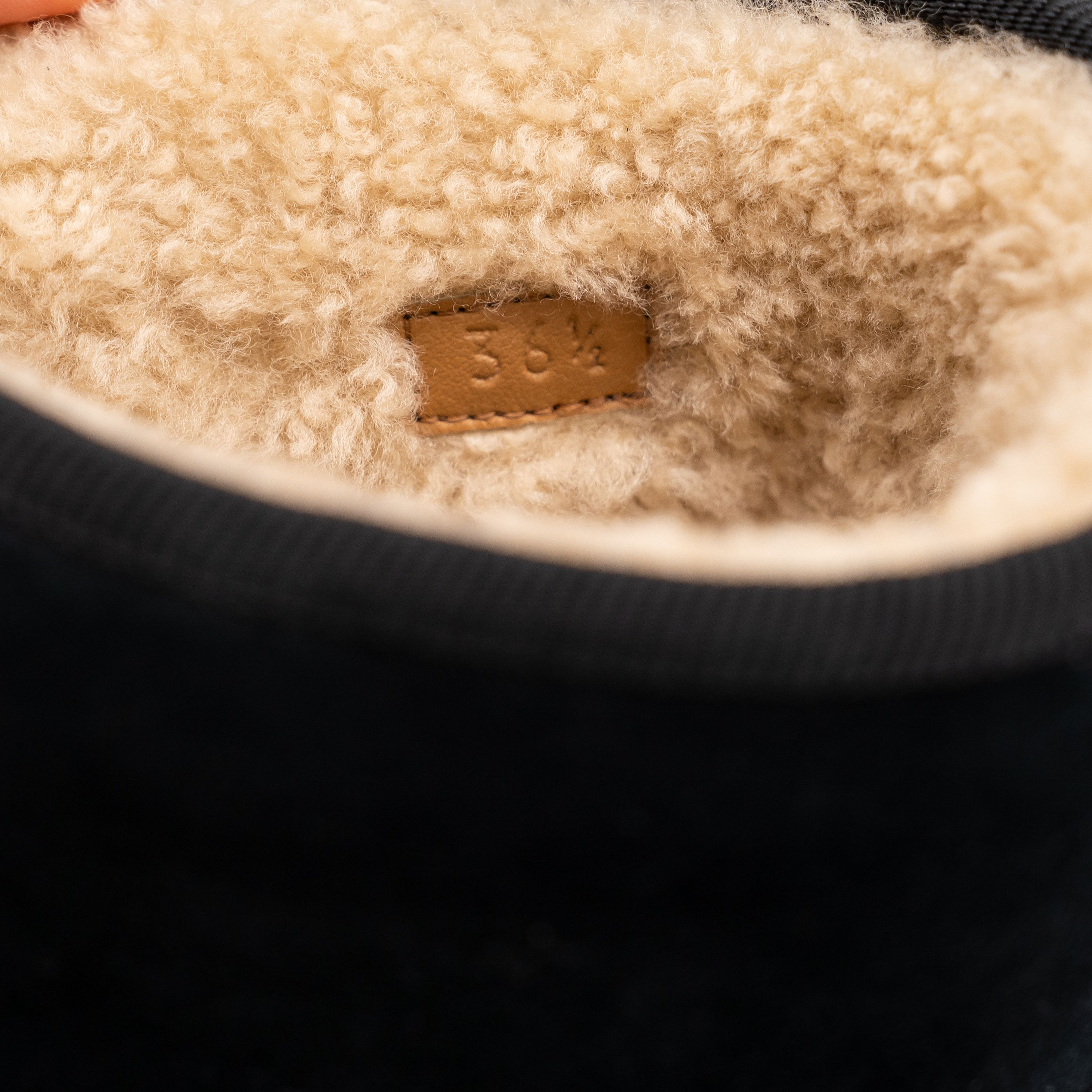 Gucci 36.5G 6.5 US Gucci Shearling Ankle Boots Black Mouton Winter Size US 6.5 / IT 36.5 - 9 Thumbnail