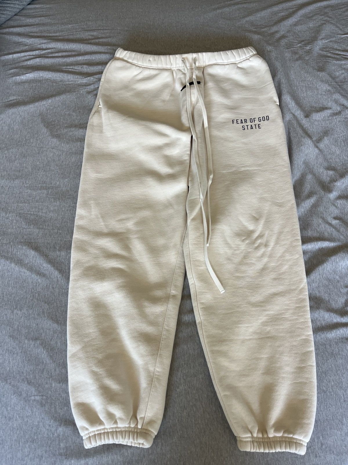 Fear of God Fear of God State Logo Sweatpants – Medium (31) – Cream/Bone Size US 31 - 1 Thumbnail