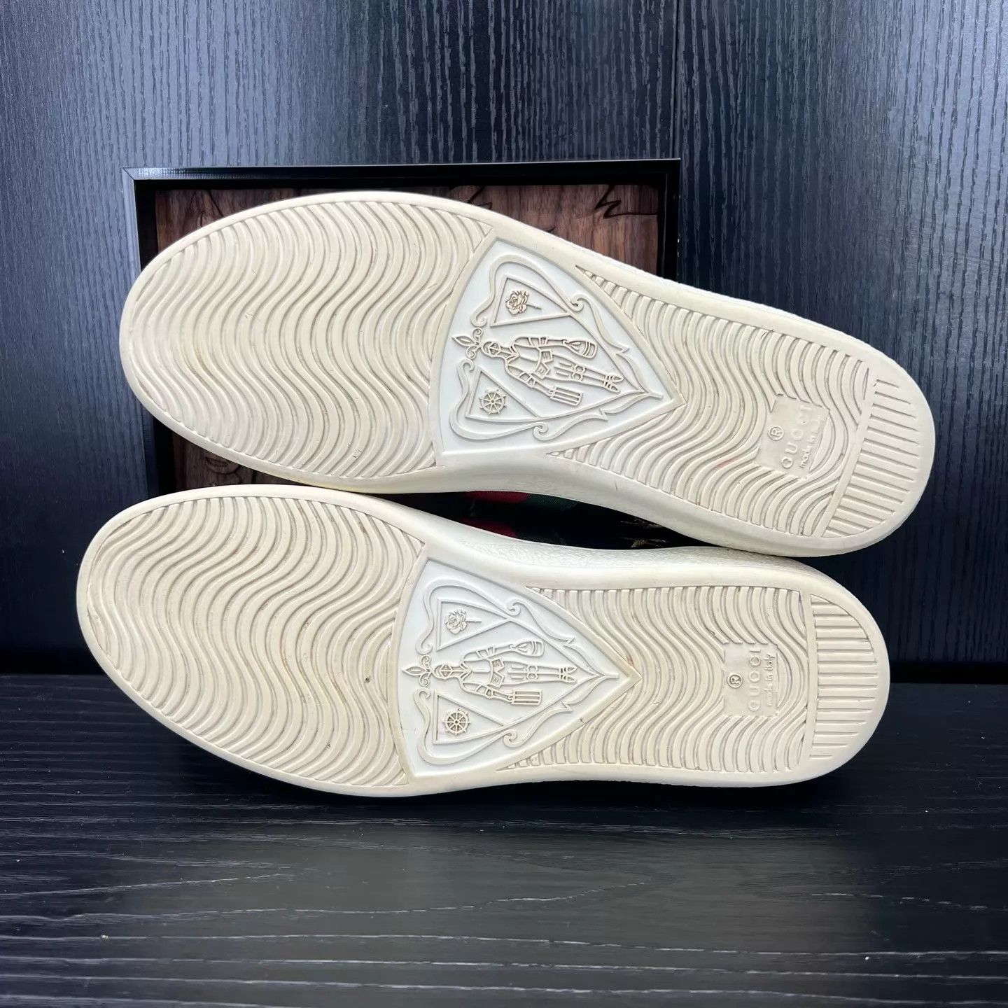 Gucci Gucci Ace Black Bee Sneaker US 6 EU 40 Boxed Size US 7 / EU 40 - 8 Thumbnail
