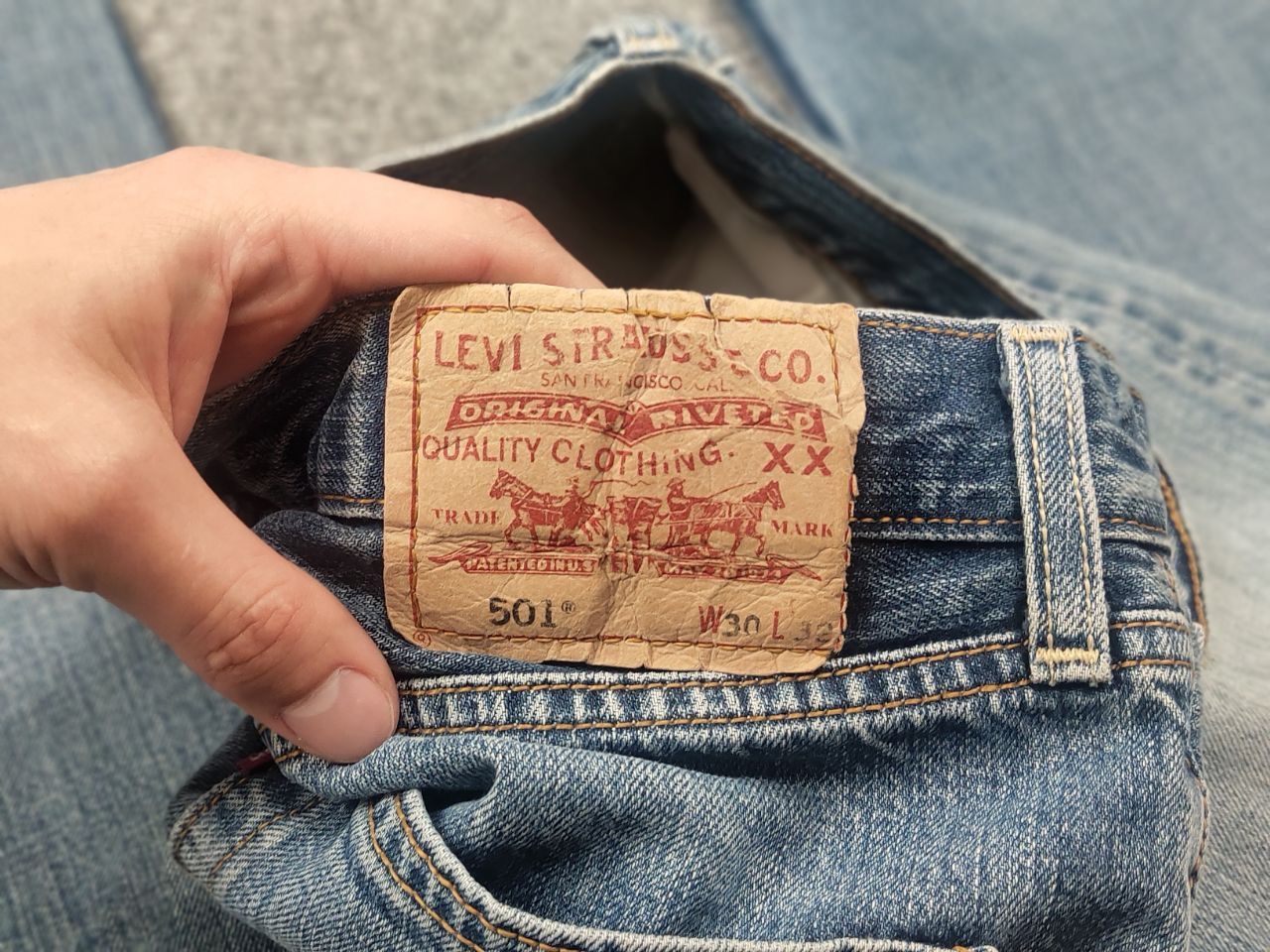 Levi's Vintage 90's Levi's 501 Perfect Faded Denim Jeans USA Style Size US 31 - 17 Thumbnail