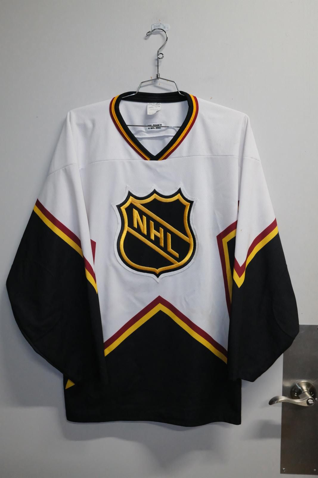 Other 2003' Athletic Knit NHL Shield Logo Hockey Jersey Size US XL / EU 56 / 4 - 1 Thumbnail