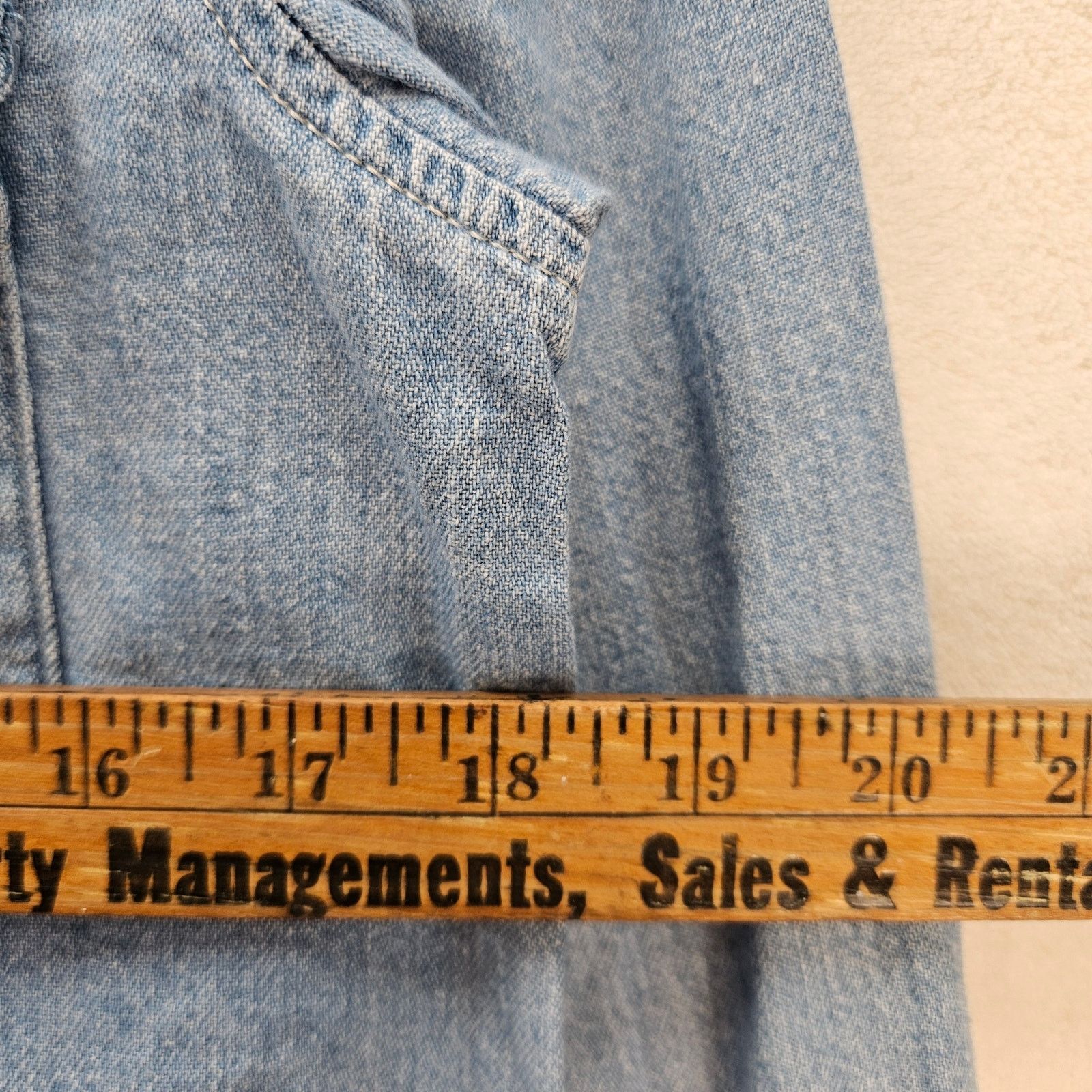Levi's LEVI'S WOMEN'S SMALL ICONIC WESTERN DENIM SHIRT MEDIUM WASH Size S / US 4 / IT 40 - 3 Thumbnail
