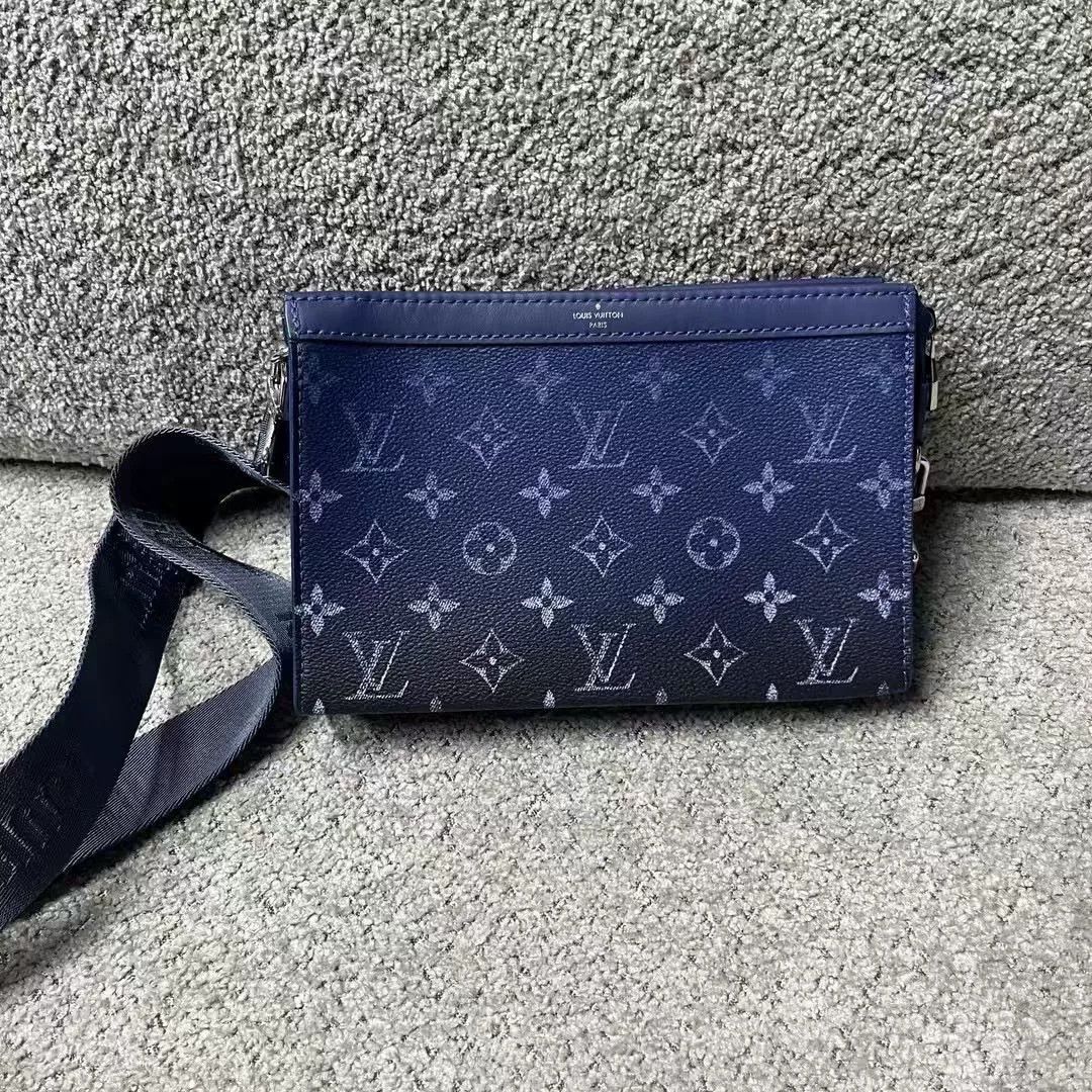 Louis Vuitton Louis Vuitton Blue Bag one size Men Size ONE SIZE - 1 Thumbnail
