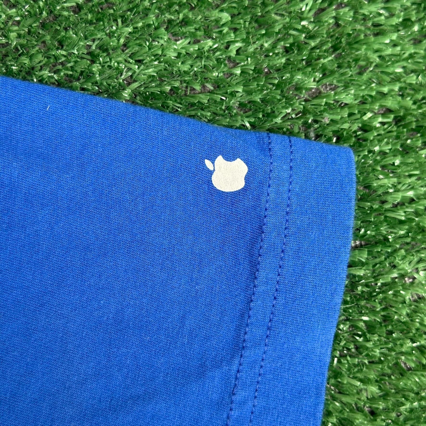 Apple Vintage Y2K Apple Store iPad Release T-Shirt Rare Tech Promo Size US S / EU 44-46 / 1 - 3 Thumbnail