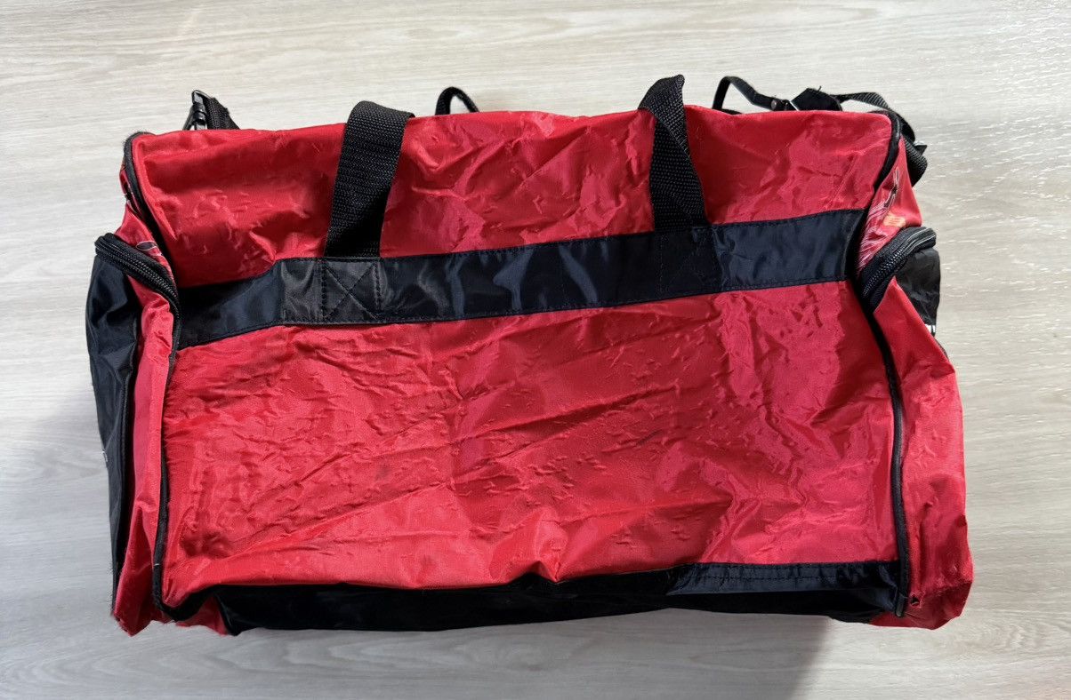 NBA Vintage Looney Tunes Chicago Bulls Duffel Bag NBA 1998 Taz Size ONE SIZE - 4 Thumbnail