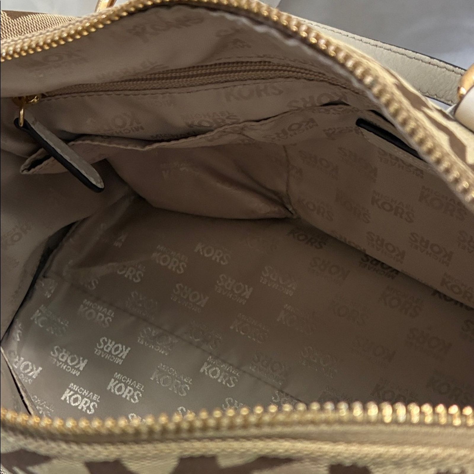 Michael Kors Michael Kors Grayson Monogram Handbag Size ONE SIZE - 9 Thumbnail