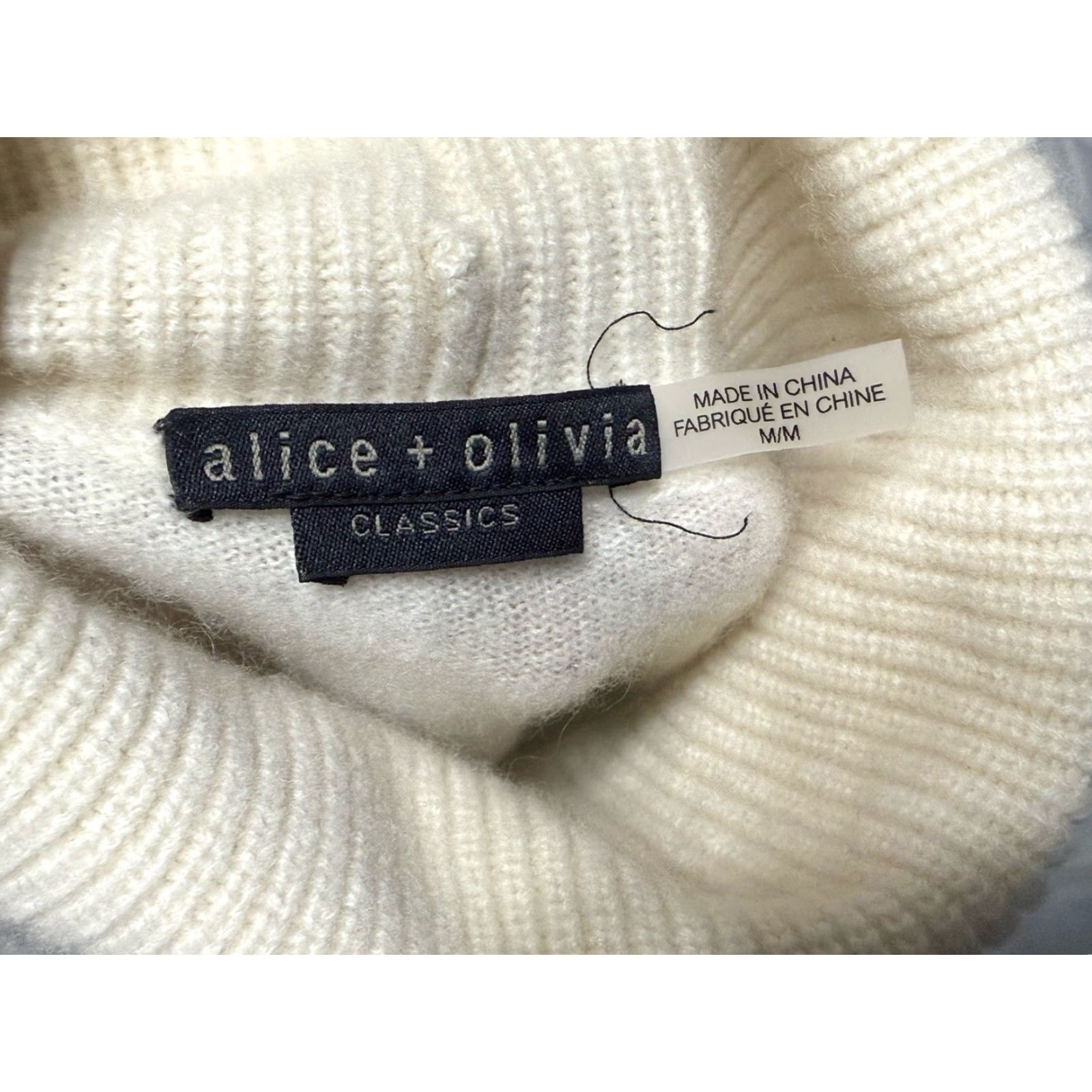 VINTAGE Alice + Olivia Sweater Women Size M Crew Neck Cable-Knit Cashmere Cream Pullover Classic