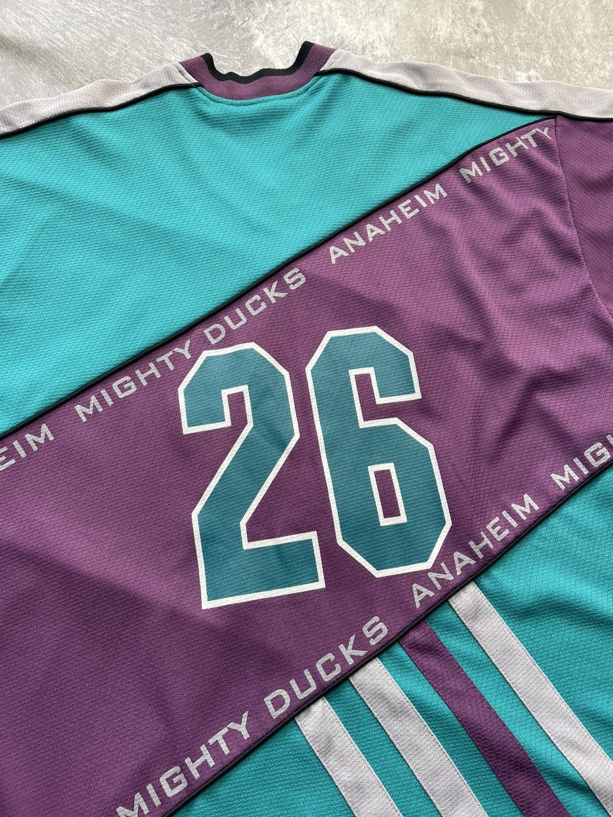 NHL Vintage 90s Anaheim Mighty Ducks NHL jersey Size US L / EU 52-54 / 3 - 6 Thumbnail