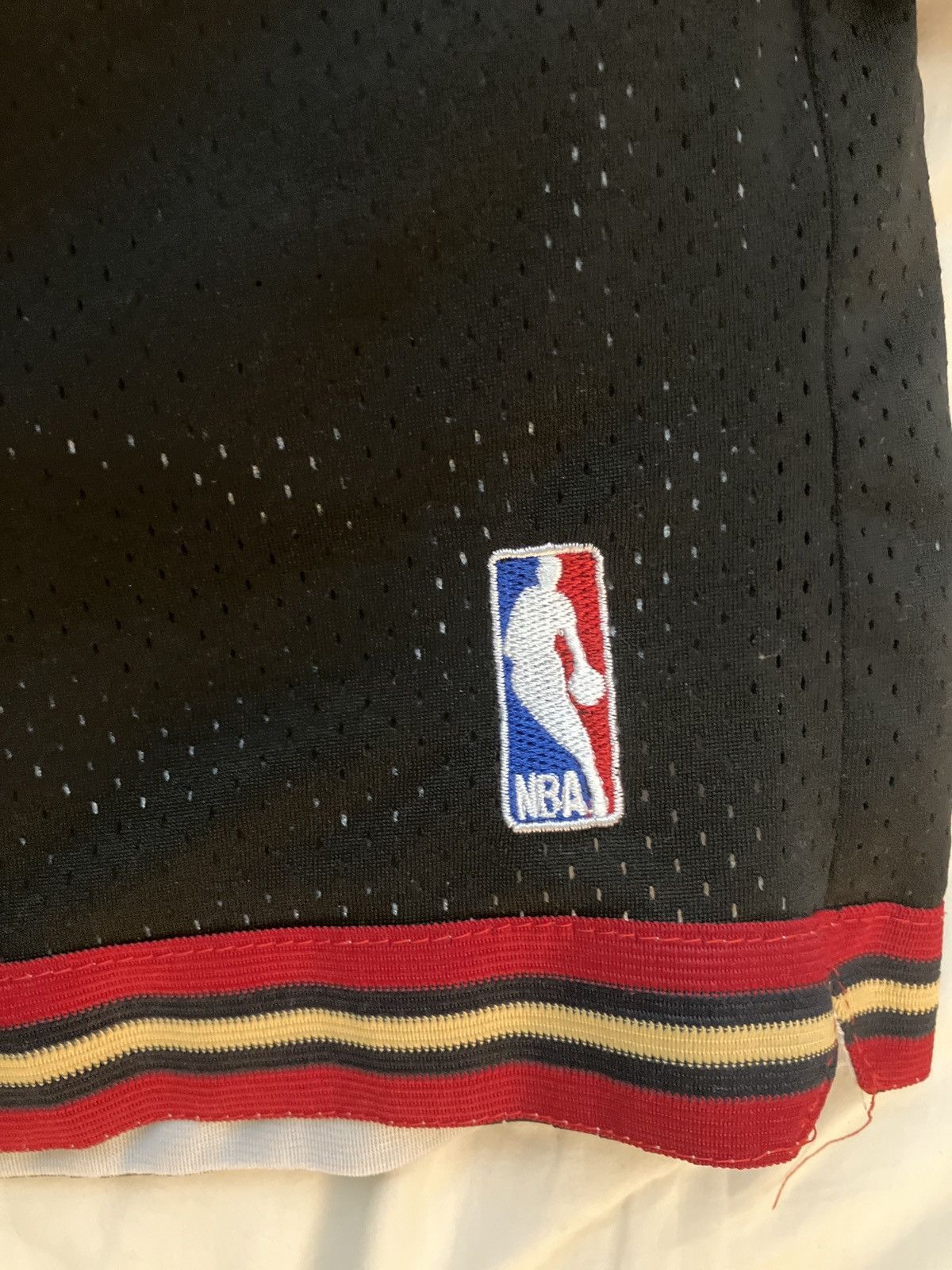 Vintage Vintage 76ers Basketball Shorts Size US 30 / EU 46 - 3 Thumbnail