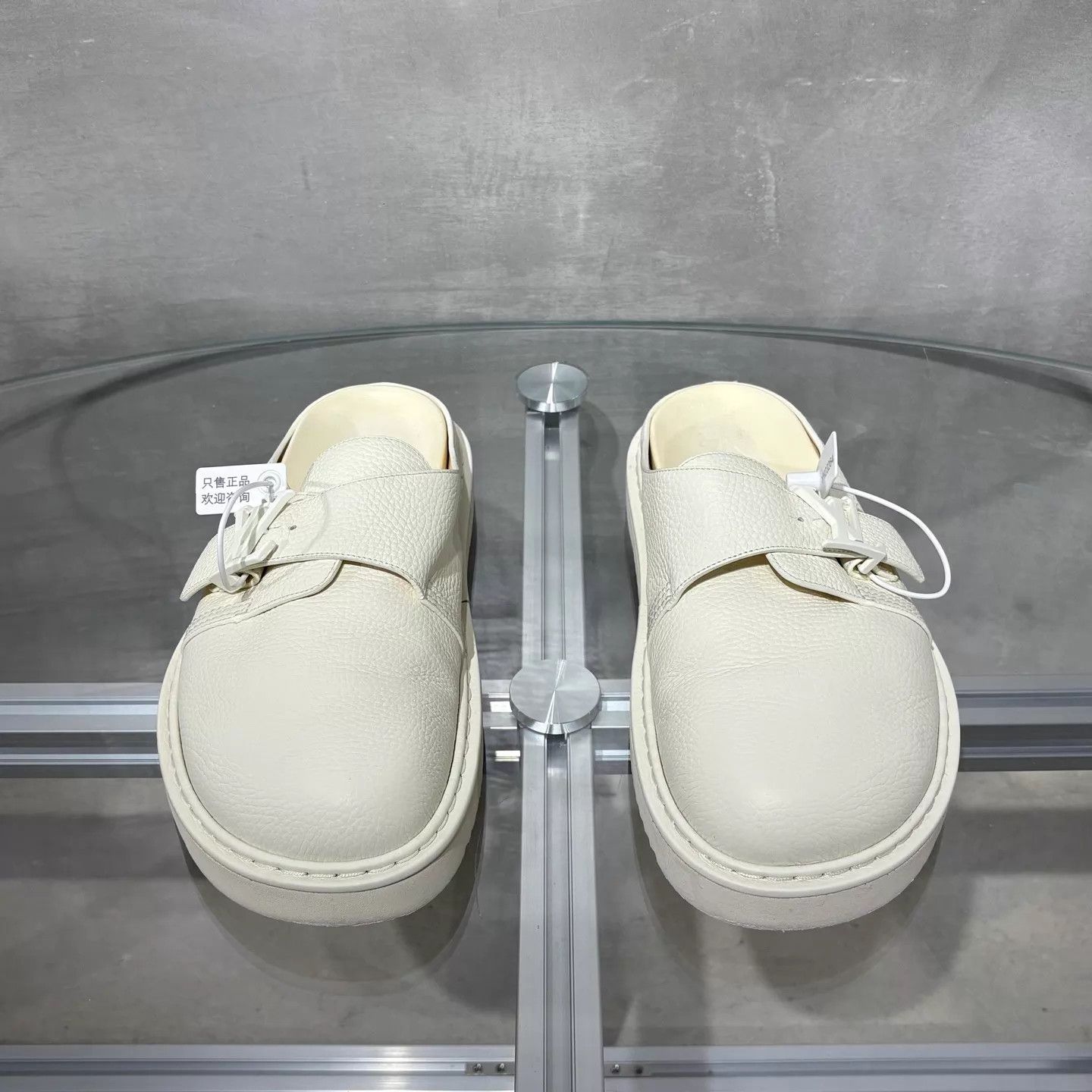 Louis Vuitton LV Easy white mule UK8 Size US 10.5 / IT 40.5 - 1 Thumbnail
