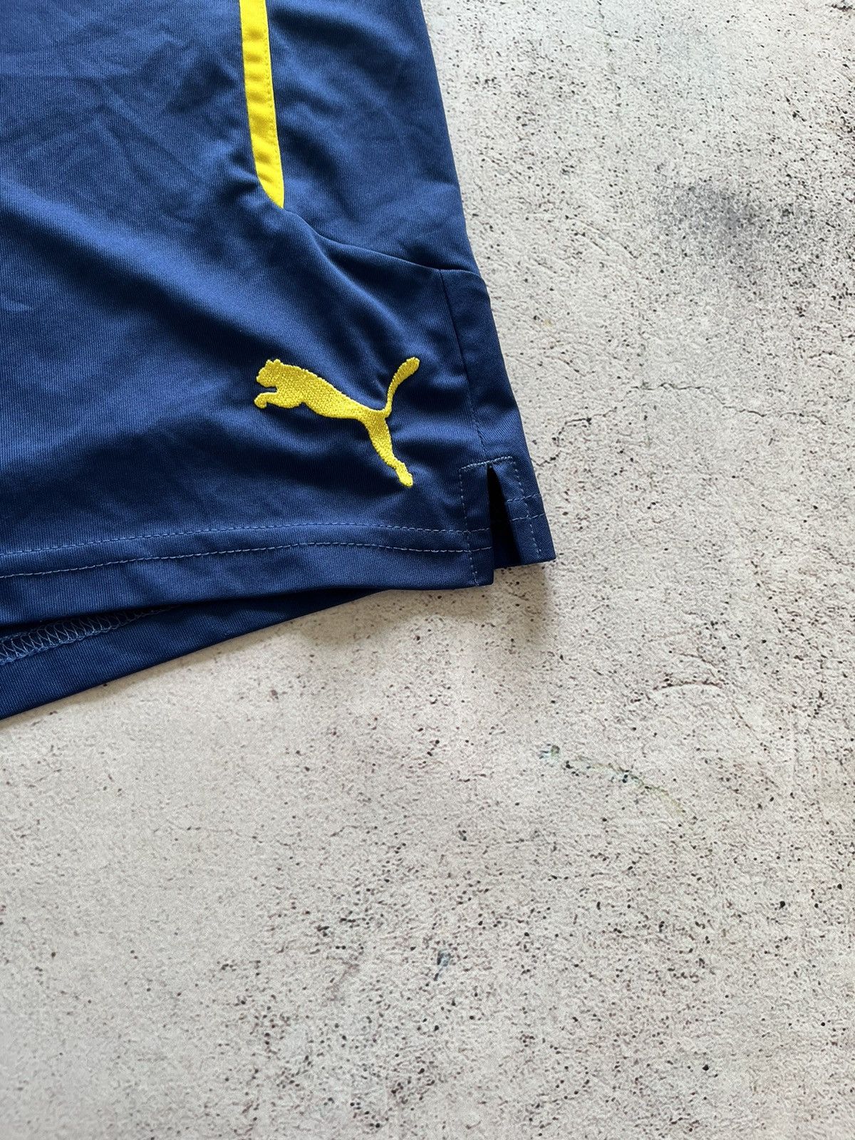 Puma × Vintage PUMA ARSENAL LONDON 2014/2015 FOOTBALL SHORTS,SOCCER JERSEY Size US 30 / EU 46 - 2 Thumbnail