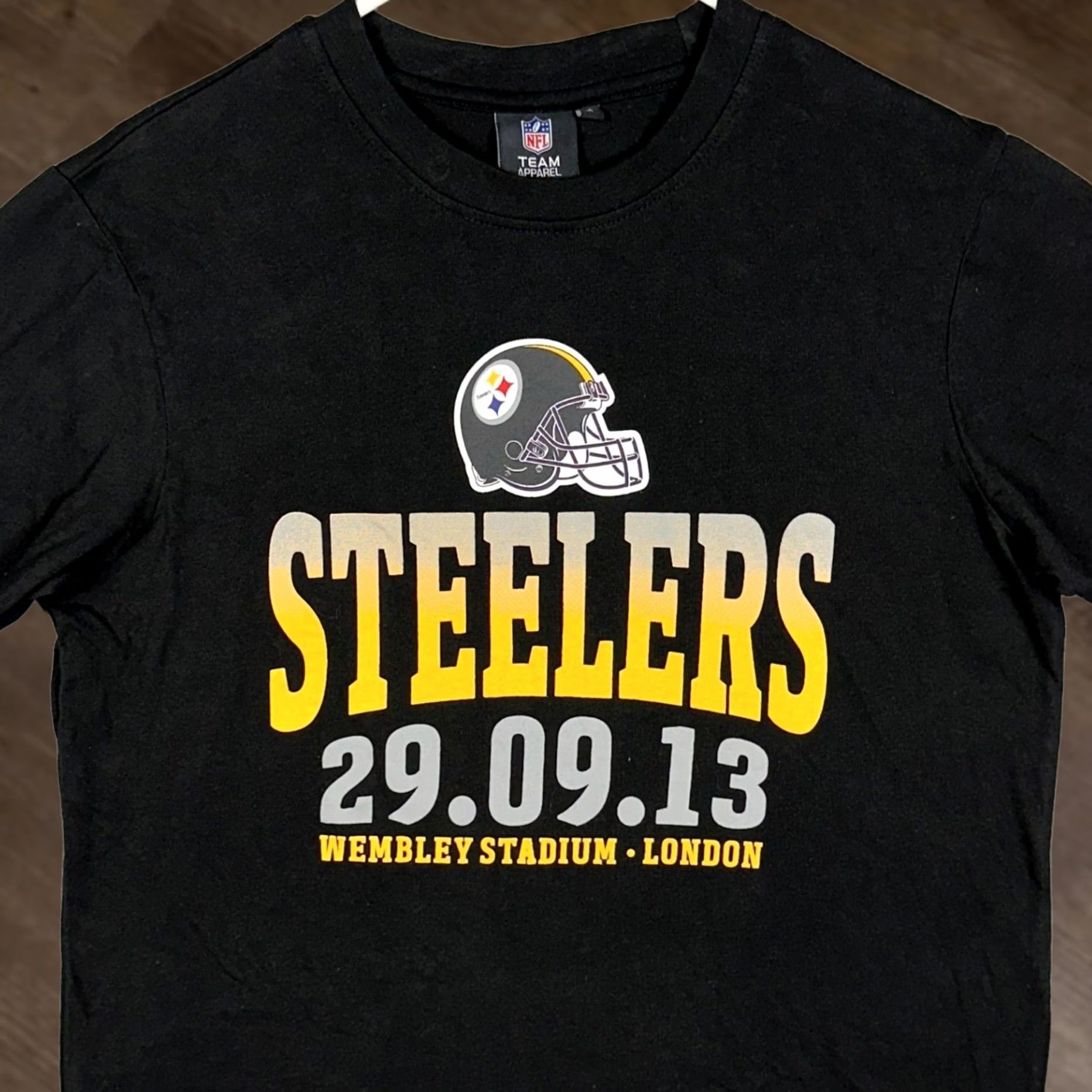 NFL Pittsburgh Steelers NFL T-Shirt Men Medium Black Wembley Stadium Graphic Tee EUC Size US M / EU 48-50 / 2 - 1 Thumbnail