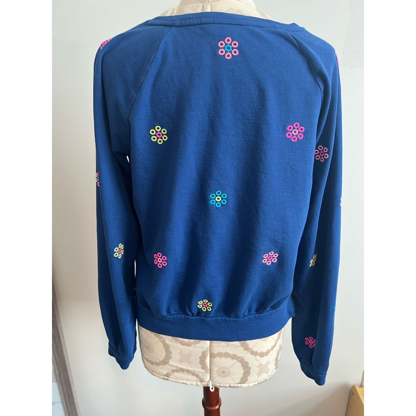 Lilly Pulitzer Lilly Pulitzer Landyn Ditsy Daisy Blue Sweatshirt Medium Size M / US 6-8 / IT 42-44 - 6 Thumbnail