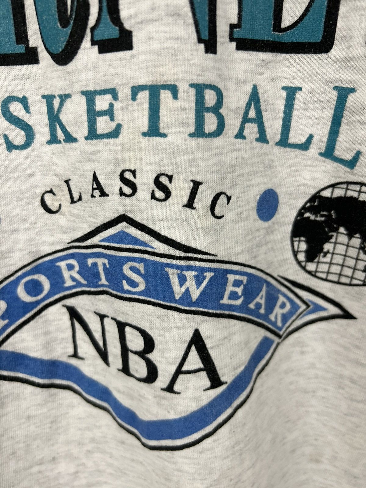 NBA Vintage 90s Charlotte Hornets Basketball NBA T shirt Size US XL / EU 56 / 4 - 14 Thumbnail