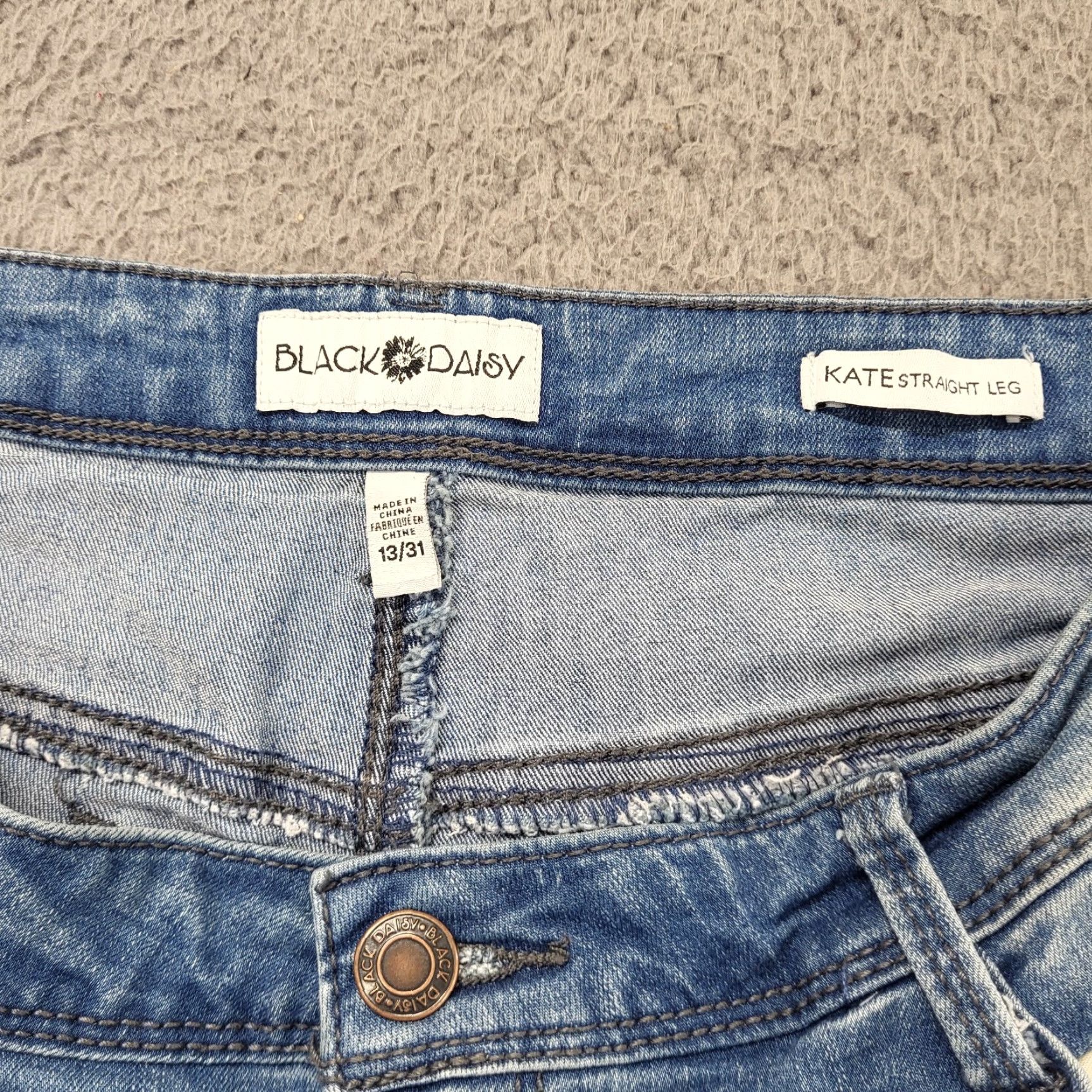 Vintage Black Daisy Kate Straight Leg Jeans Pants Womens 13/31 Light Faded Blue Floral Denim Size 34" / US 12 / IT 48 - 2 Thumbnail