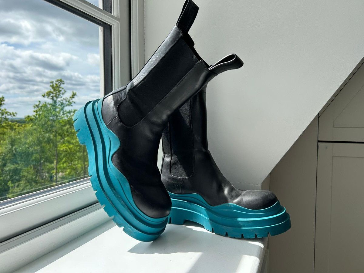 Bottega Veneta Bottega Veneta Black and Blue Tire Chelsea Boots EU 40 Size US 8.5 / EU 41-42 - 2 Thumbnail