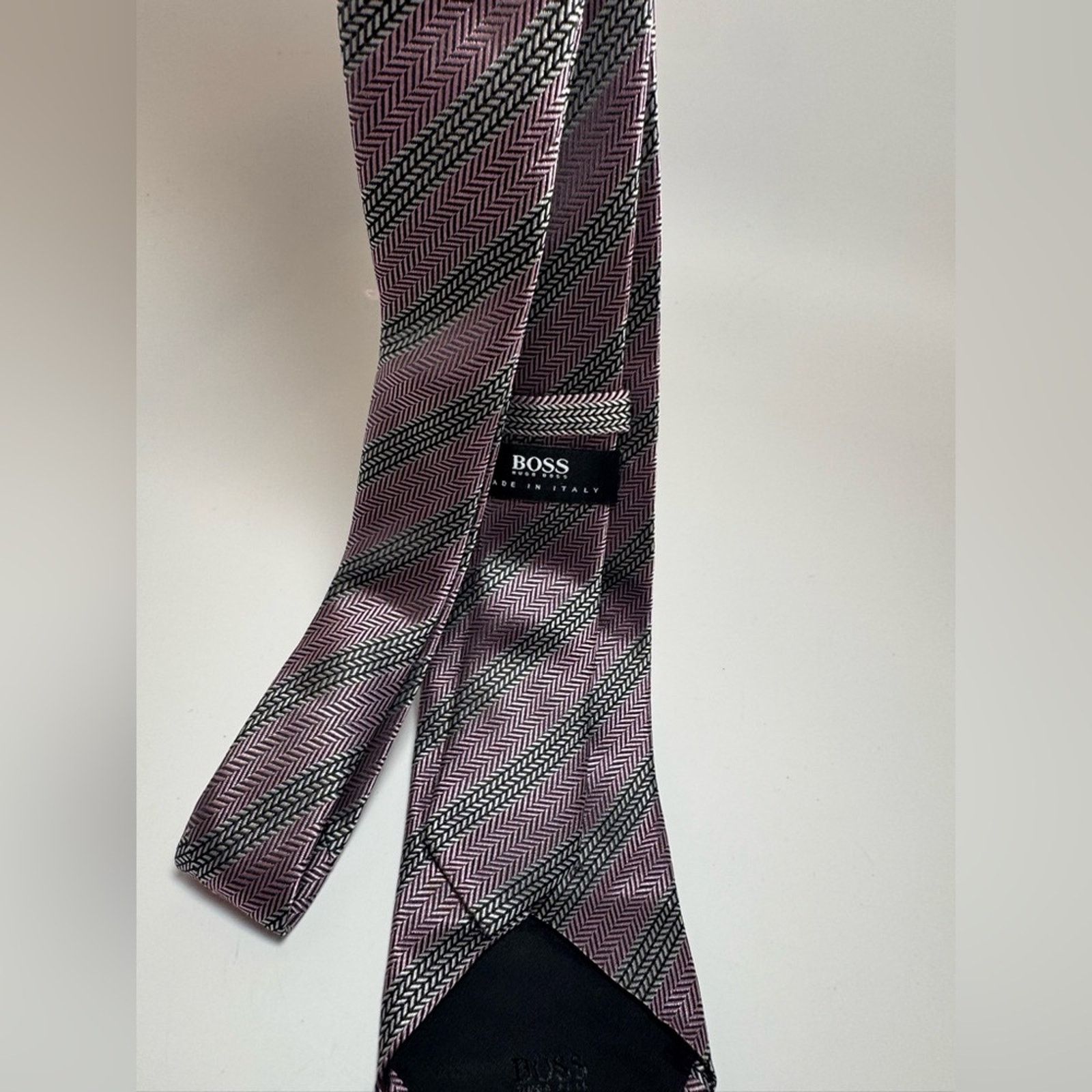 Hugo Boss Hugo Boss Pink & Grey 100% Silk Tie Designer Accessory Size ONE SIZE - 3 Thumbnail