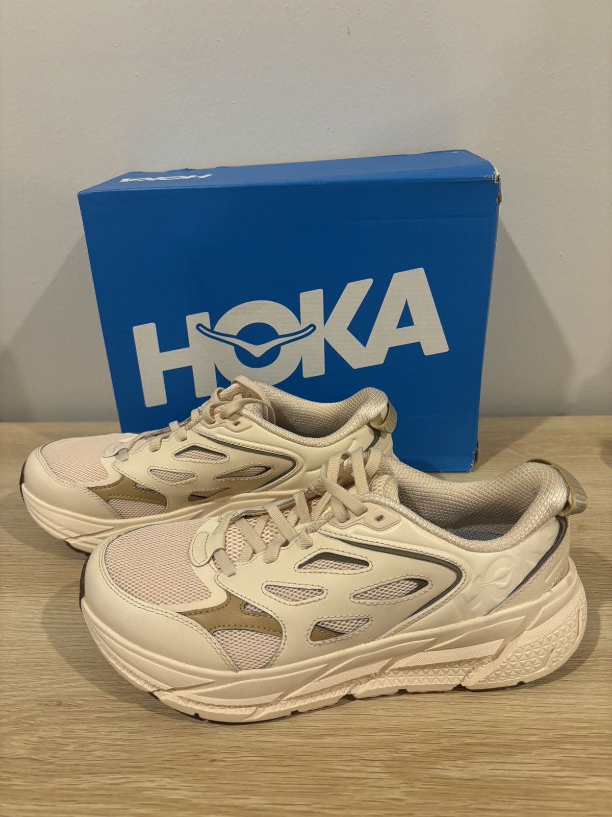Hoka Hoka one Clifton L “Vanilla Wheat” - Size 8.5W - ships fast! Size US 8.5 / IT 38.5 - 6 Thumbnail