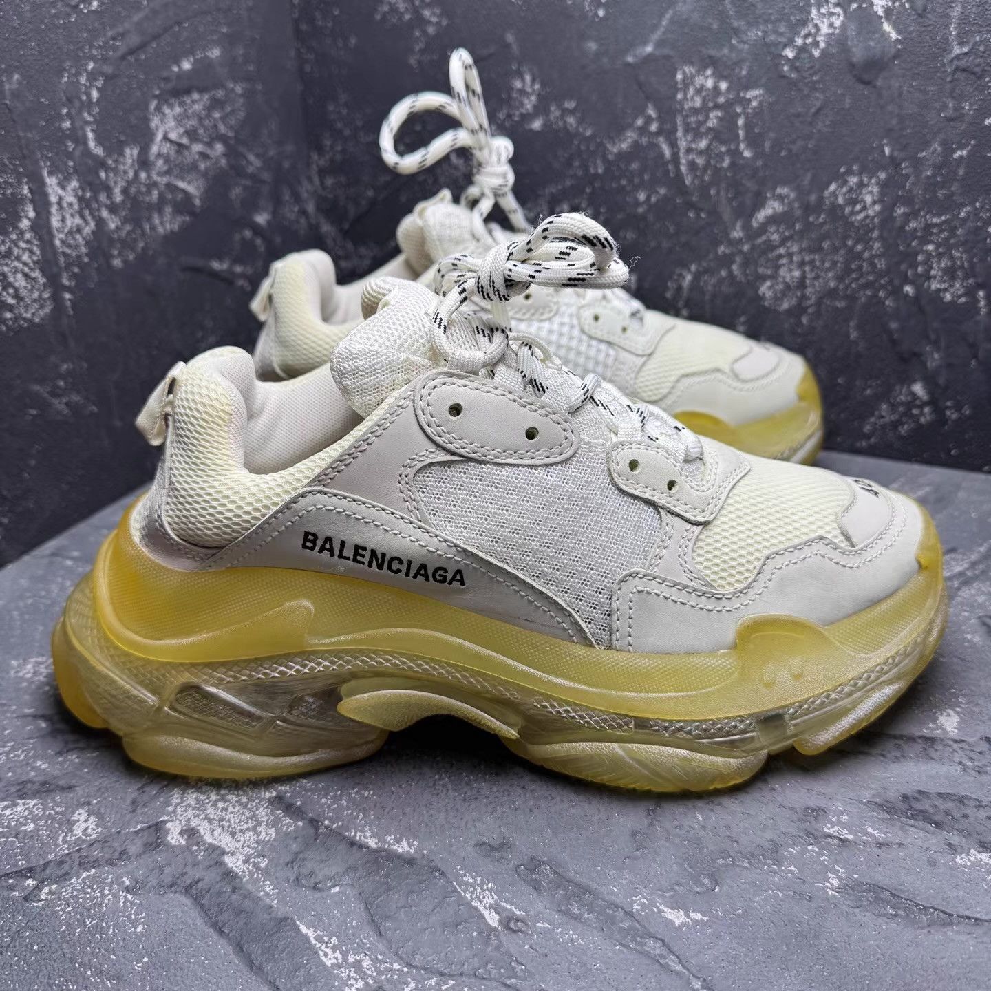 Balenciaga Balenciaga Triple S Beige White Bubble Sole Sneakers Q10 Size US 7 / EU 40 - 5 Thumbnail