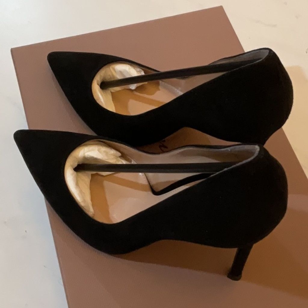 Gianvito Rossi Gianvito Rossi Suede Gianvito Pumps in Black, EU Size: 35 Size US 5 / IT 35 - 12 Thumbnail