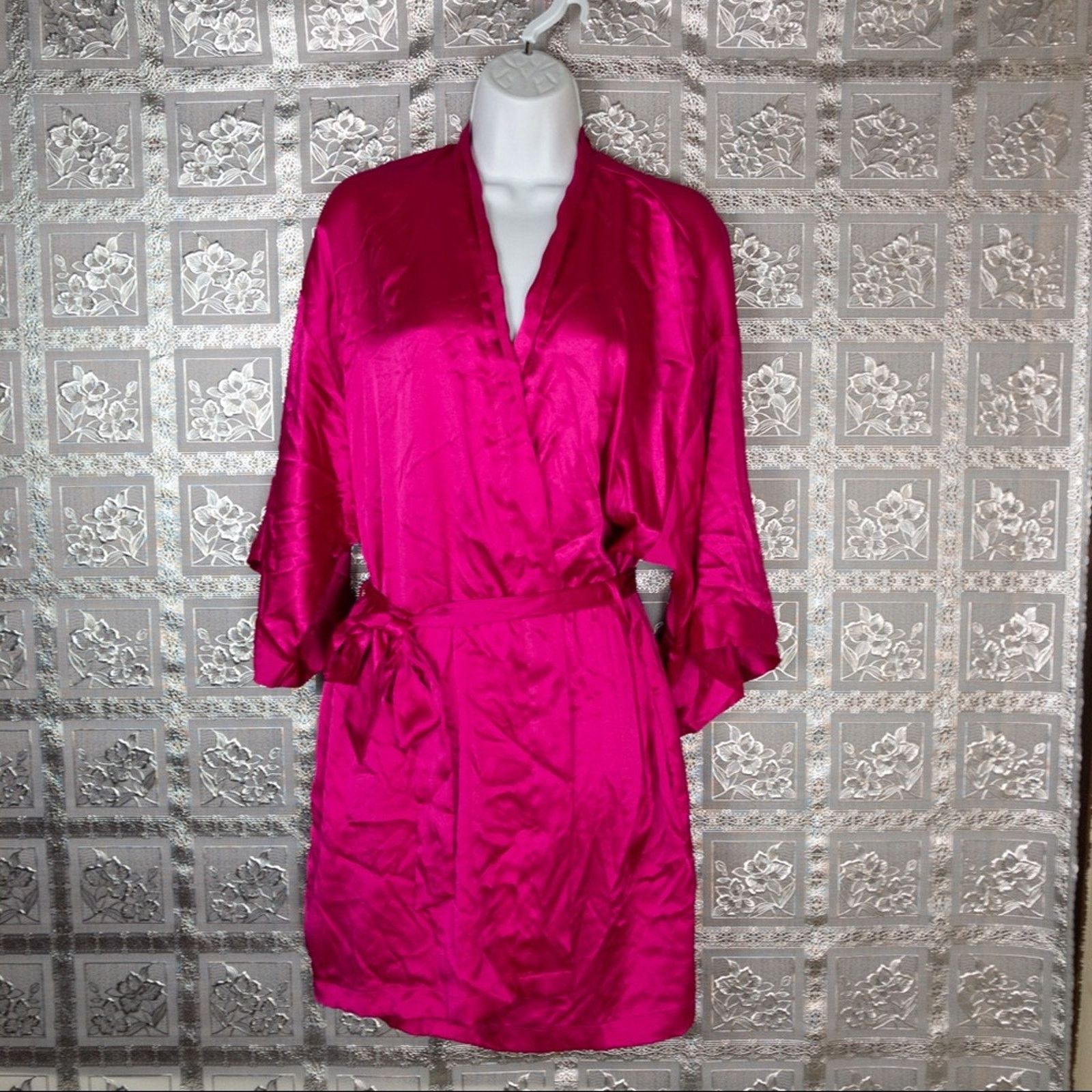 Victoria's Secret NWT Victoria's Secret Supermodel Backstage Wrap Size ONE SIZE - 1 Thumbnail