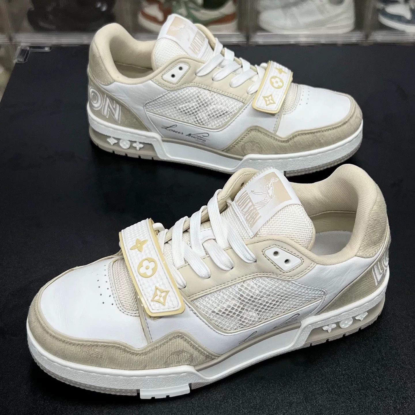 Louis Vuitton Louis Vuitton Beige Velcro Designer Size US S / EU 44-46 / 1 - 1 Thumbnail