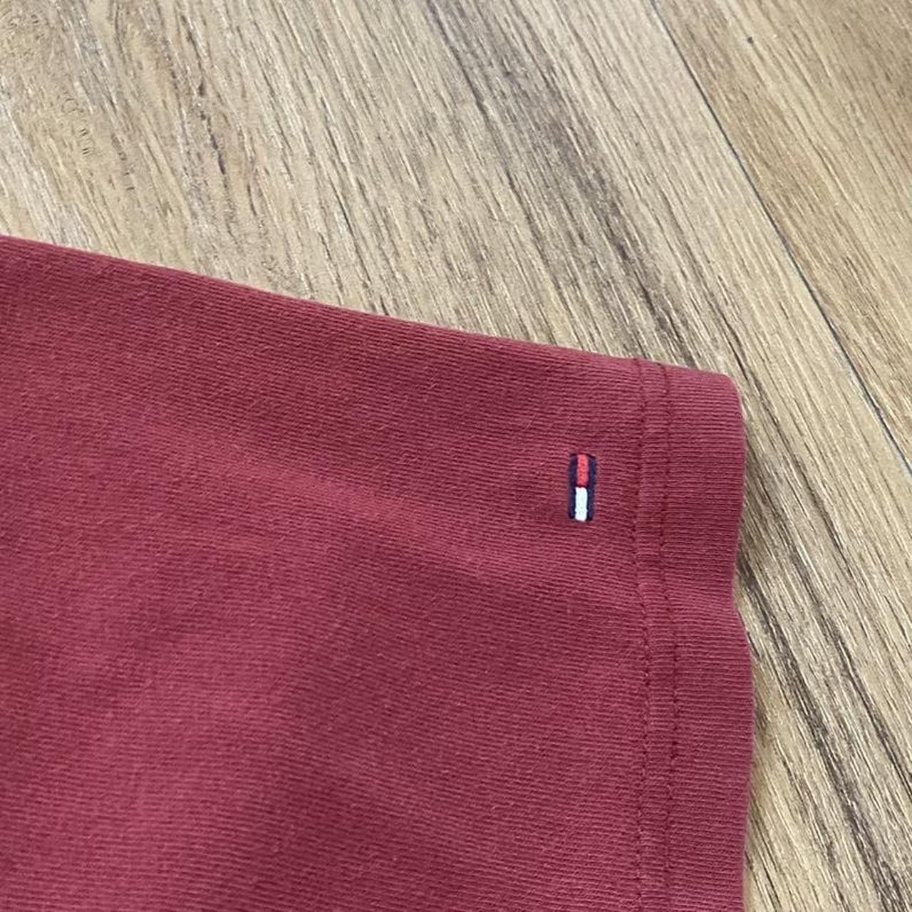 Tommy Hilfiger Tommy Hilfiger burgundy and gold t-shirt Size US S / EU 44-46 / 1 - 5 Thumbnail