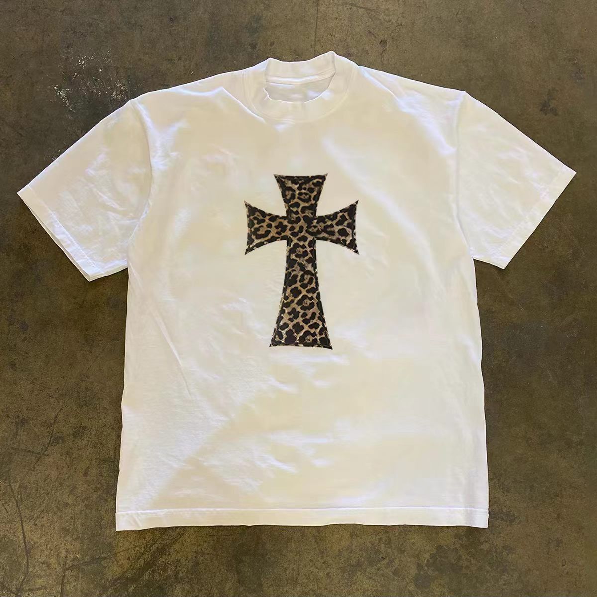Vintage White Vintage Leopard-Print Cross T-Shirt Size US M / EU 48-50 / 2 - 1 Thumbnail