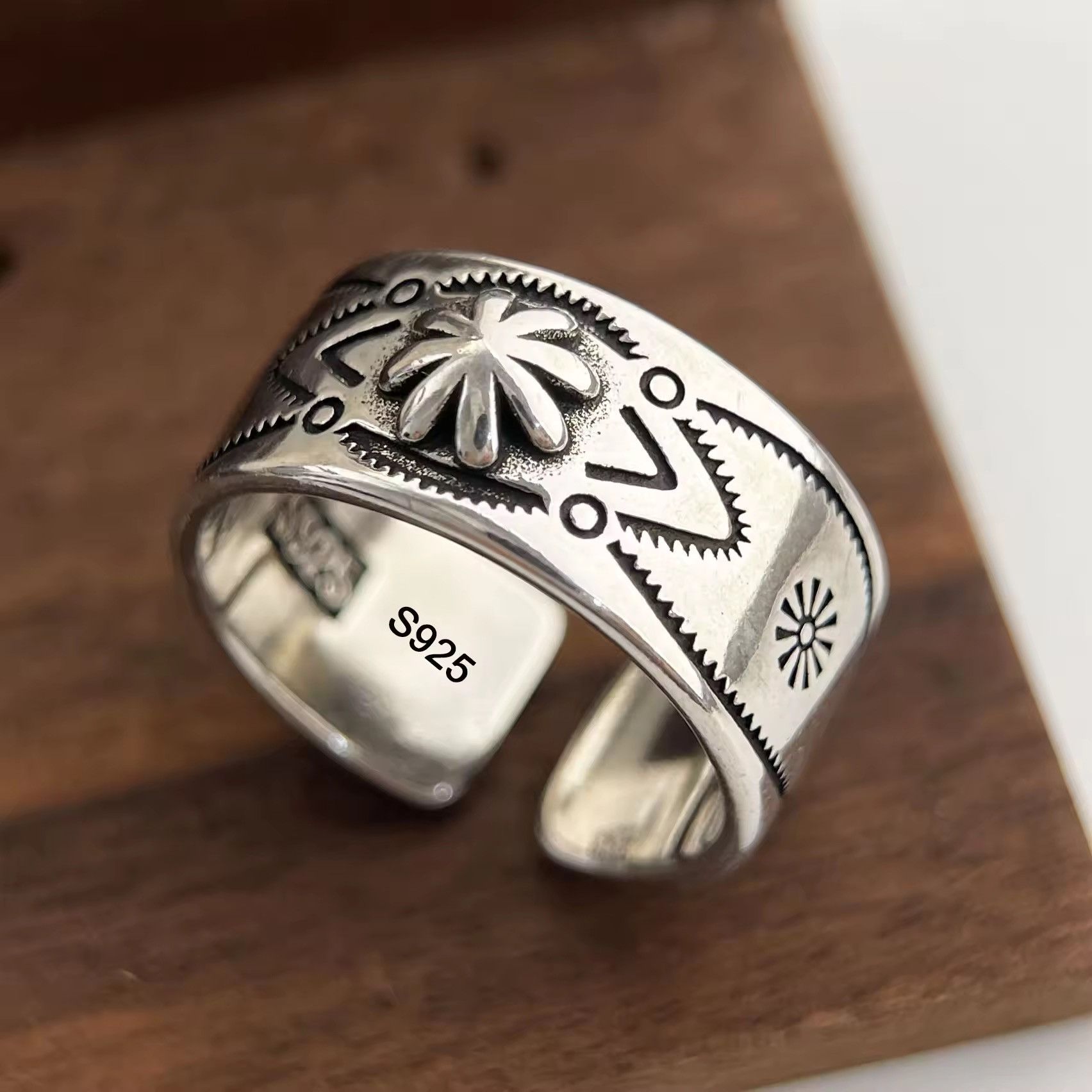 Vintage Minimalist Flower Pattern Ring Resizeable Size ONE SIZE - 4 Thumbnail