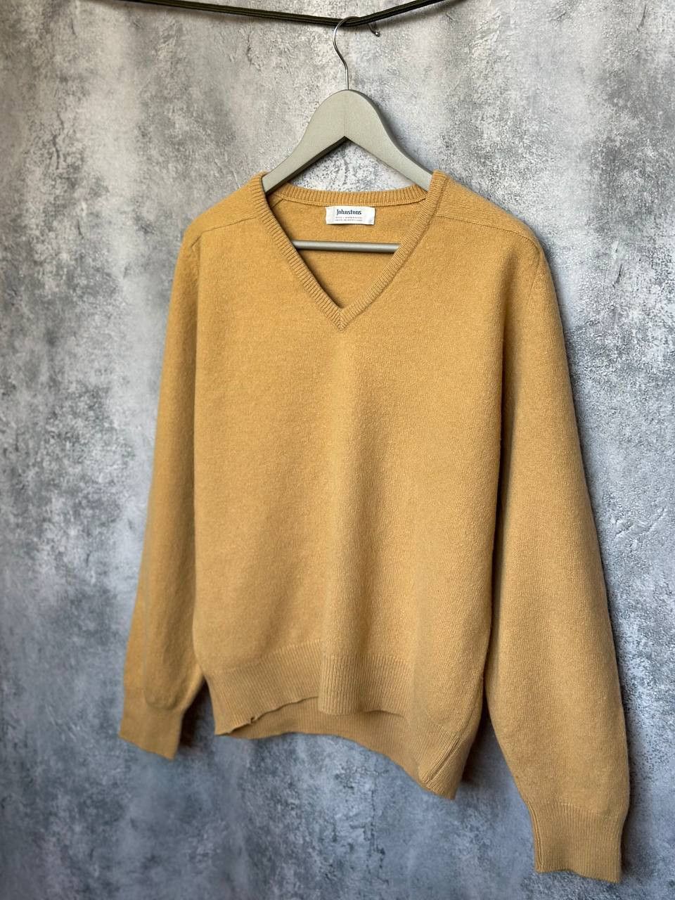 Johnstons Of Elgin Johnstons of Elgin V-Neck Wool Sweater Jumper Beige LS Size US XL / EU 56 / 4 - 1 Thumbnail