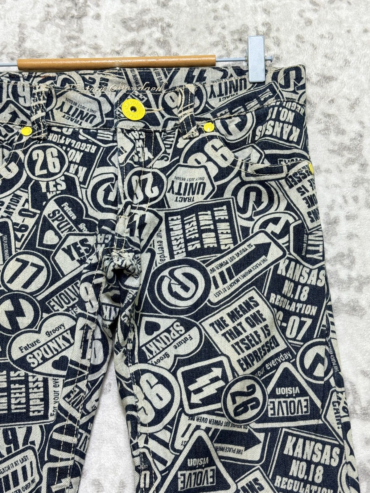 Japanese Brand Vintage Original Jeans All Over Print Low Rise Denim Jeans Size US 29 - 5 Thumbnail