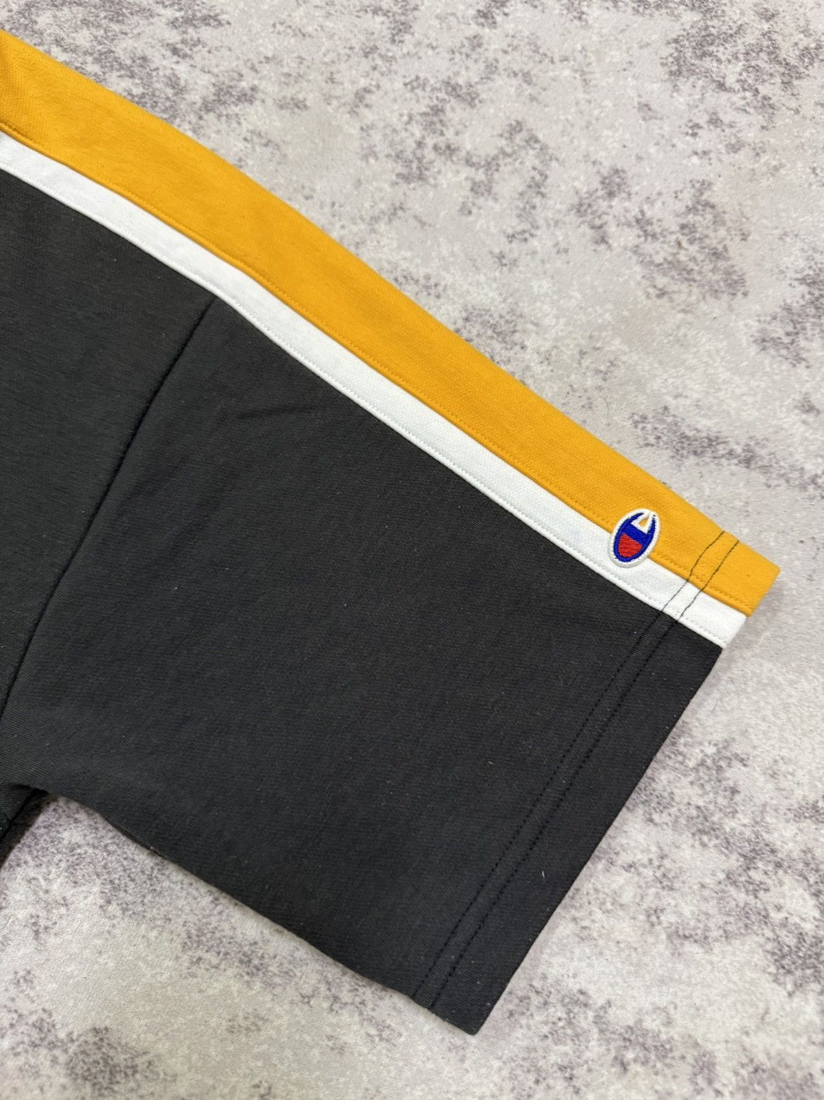 Champion Vintage Champion Spellout Logo Vneck Shortsleeve Tshirt Size US L / EU 52-54 / 3 - 5 Thumbnail