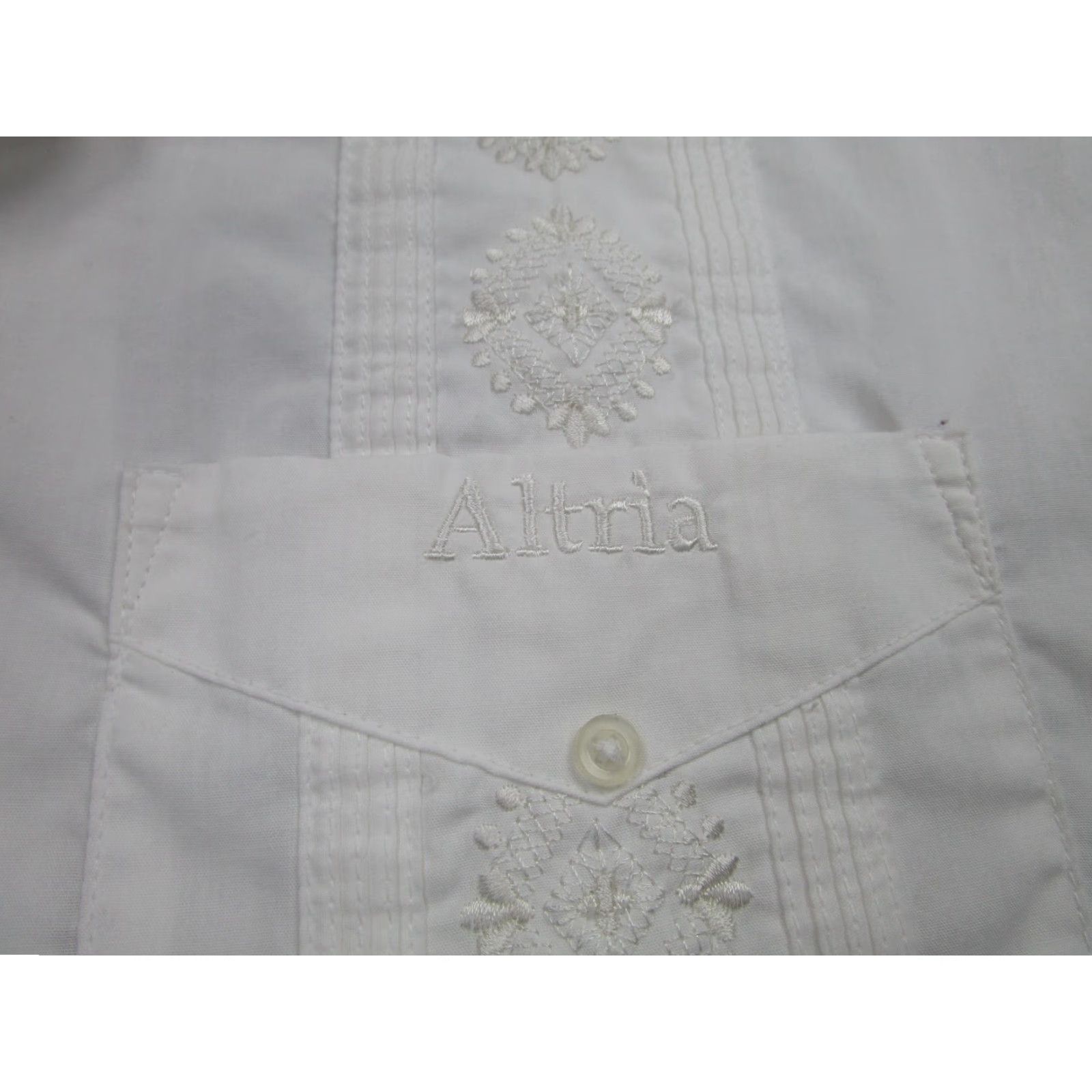 Vintage ROMANI Altria Shirt Mens XL White Guayabera Cuban Embroidered Rockabilly Romani Logo Size US XL / EU 56 / 4 - 3 Thumbnail