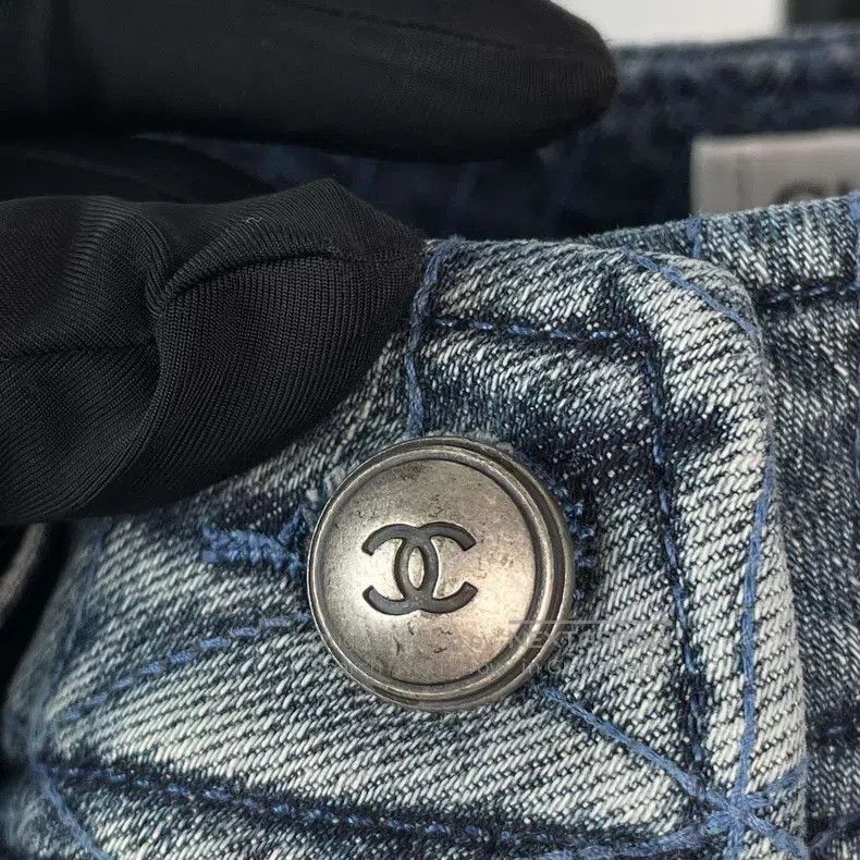 Chanel Chanel Blue denim skirt Size 42" / US 20 - 4 Thumbnail