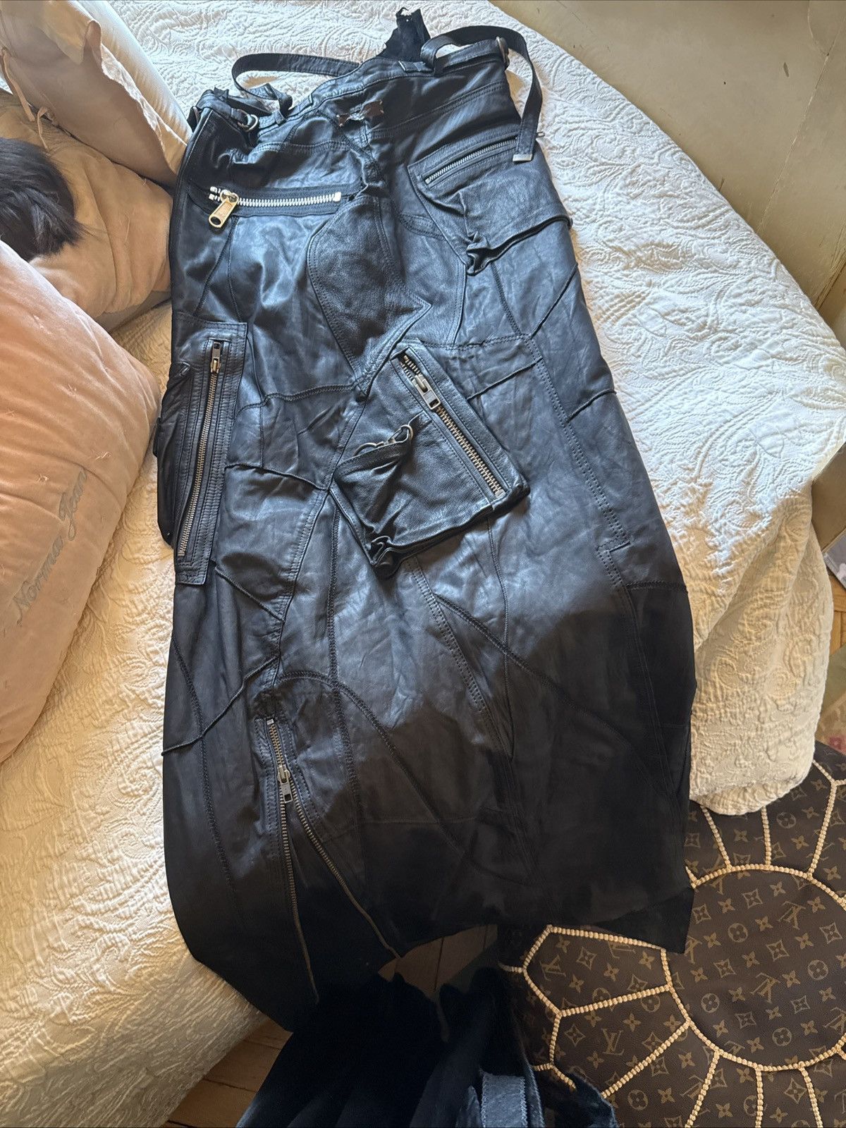 Le Grande Bleu (L.G.B.) Black leather cargo skirt Size 27" / US 4 / IT 40 - 3 Thumbnail